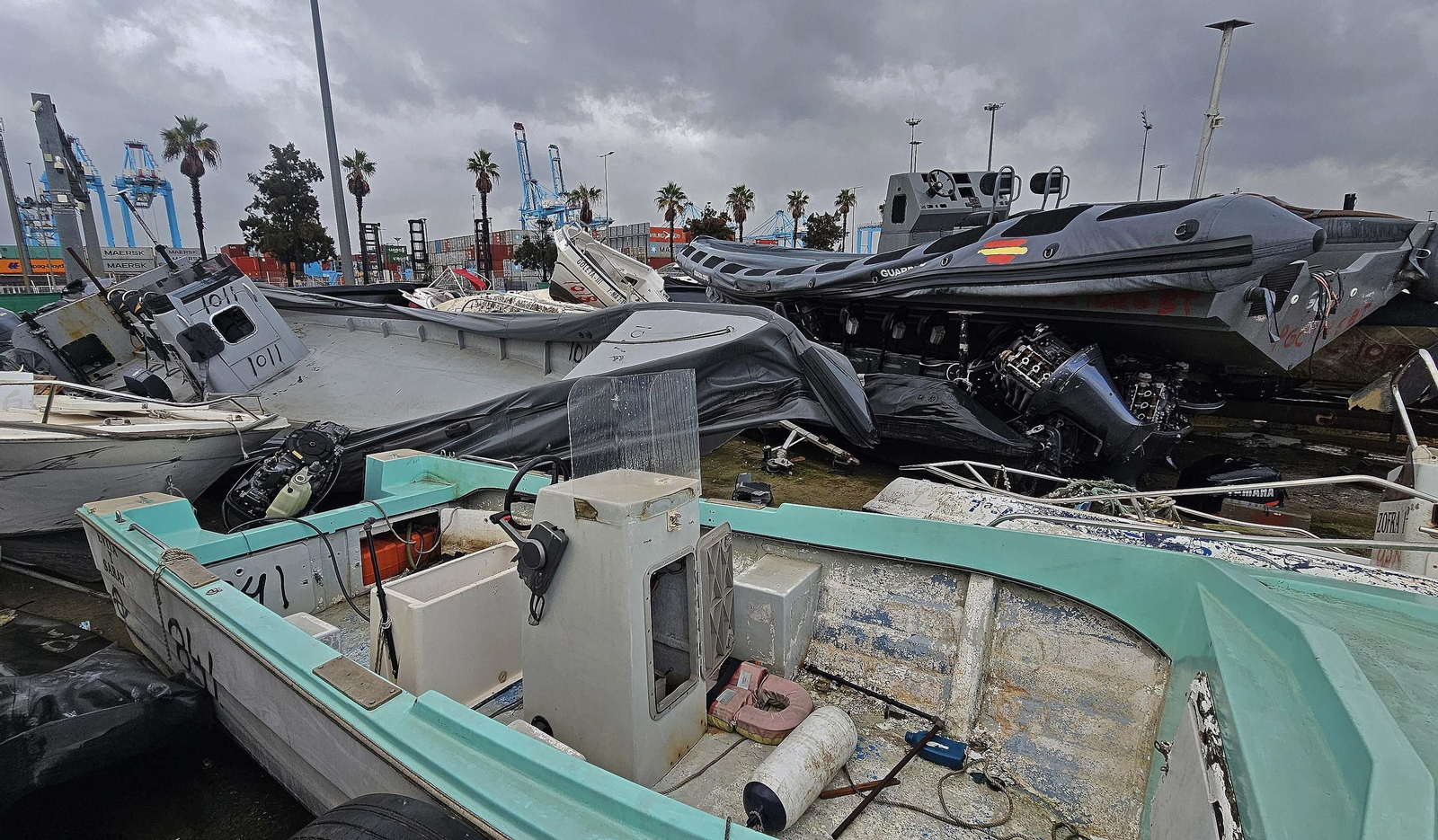 Fotos del hacinamiento de narcoembarcaciones requisadas en el Puerto de Algeciras