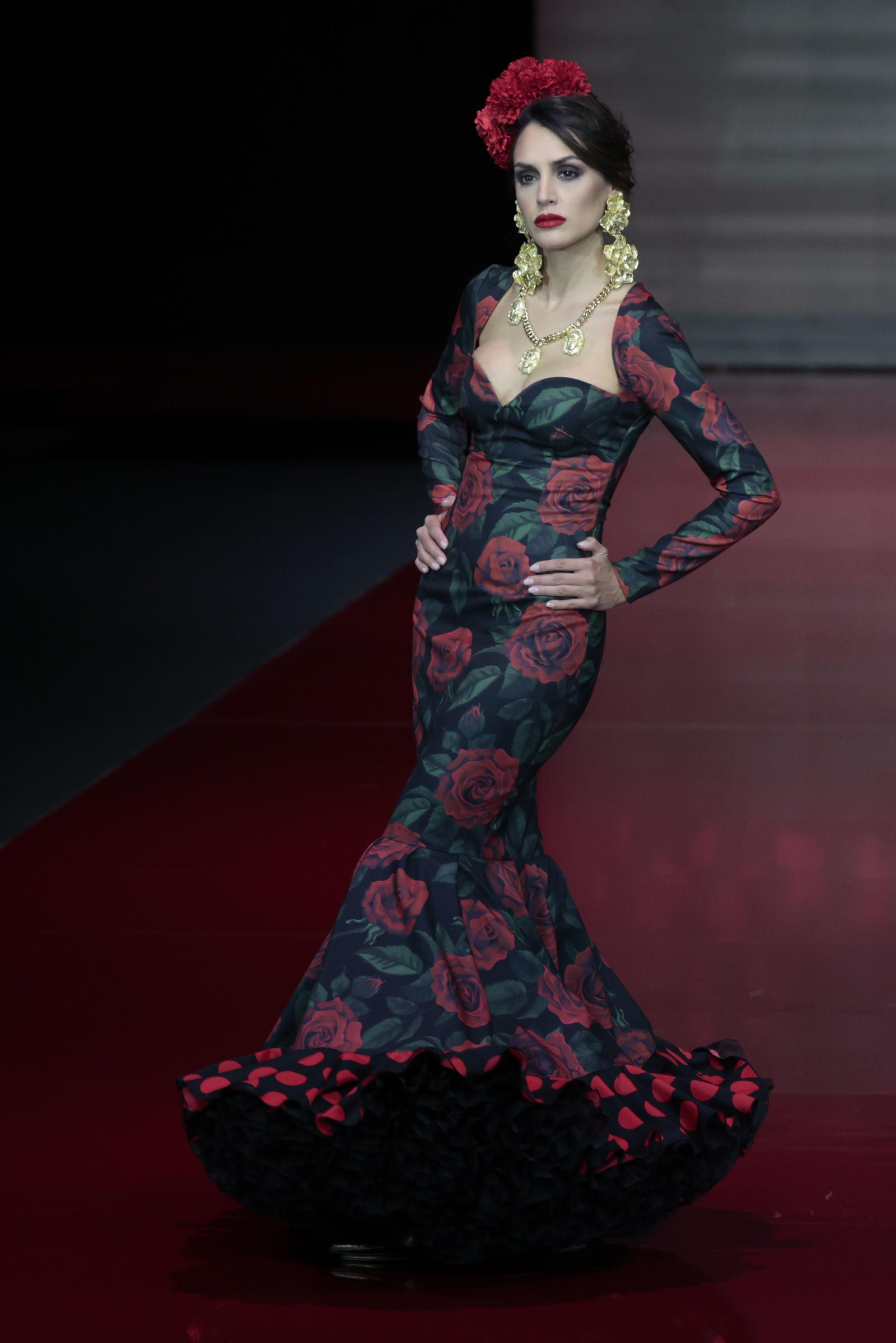 El desfile de Rosa Pedroche en SIMOF 2022, todas las fotos