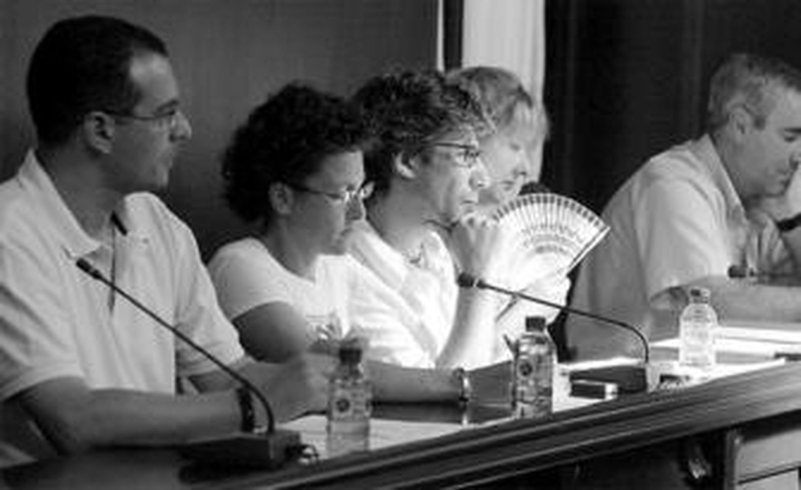 Isabel María Gómez junto a sus compañero de Izquierda Unida.