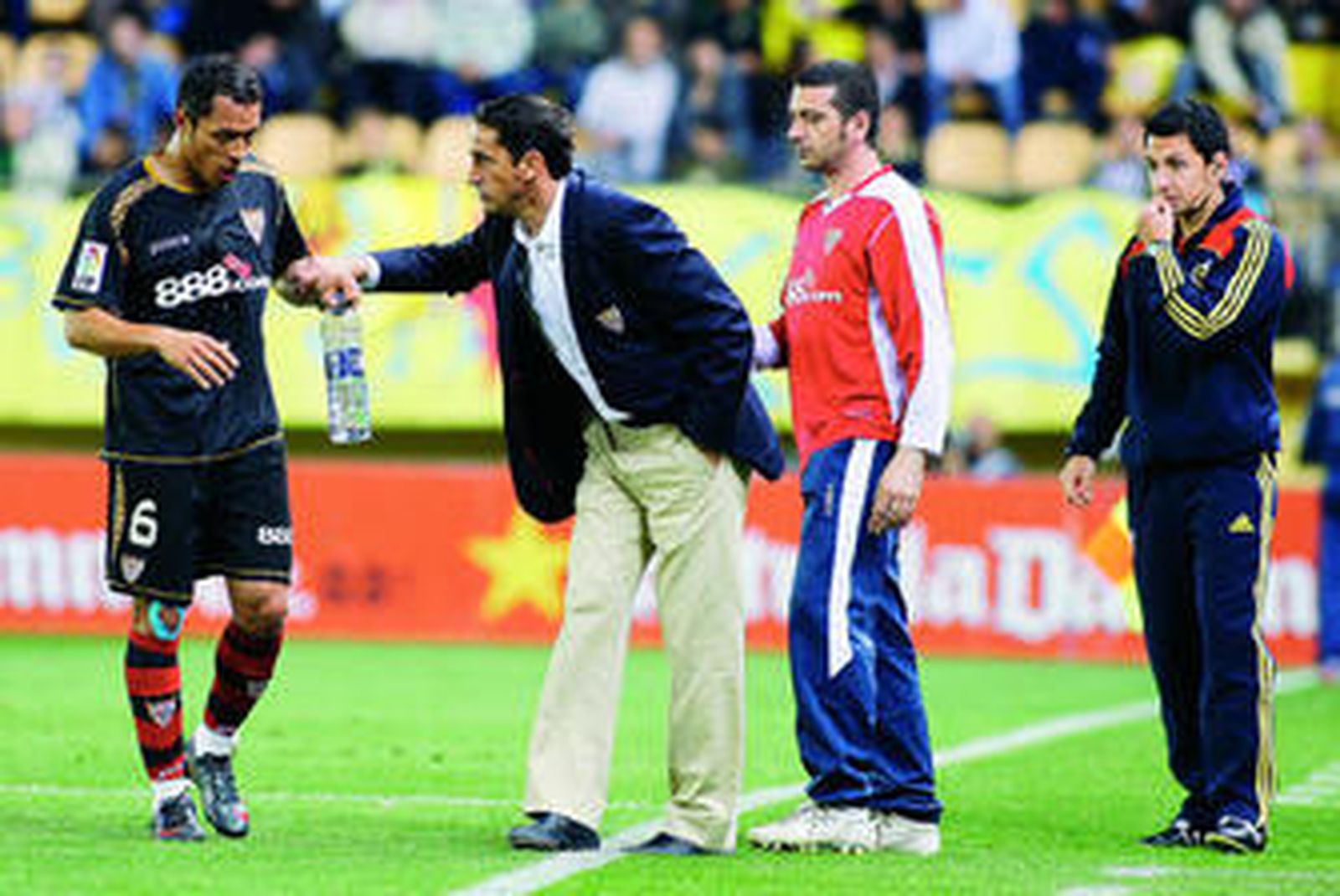 Jiménez hace indicaciones a Adriano el pasado sábado.