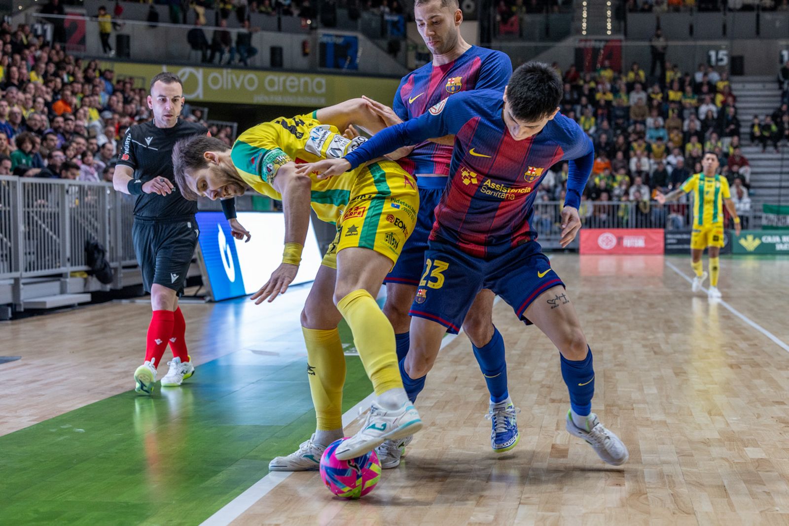 Las mejores imágenes del espectacular encuentro entre Jaén Paraíso Interior FS y Barça (3-3)