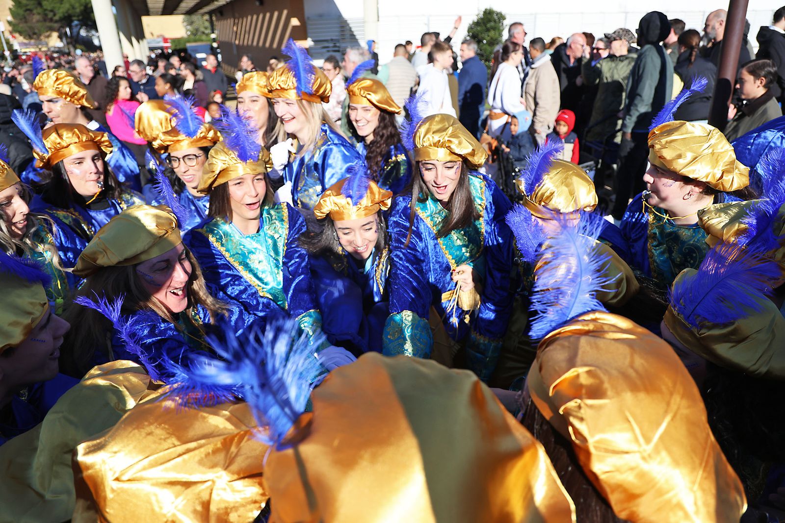Las mejores fotografías de la salida y recorrido de la cabalgata de Reyes Magos 2026