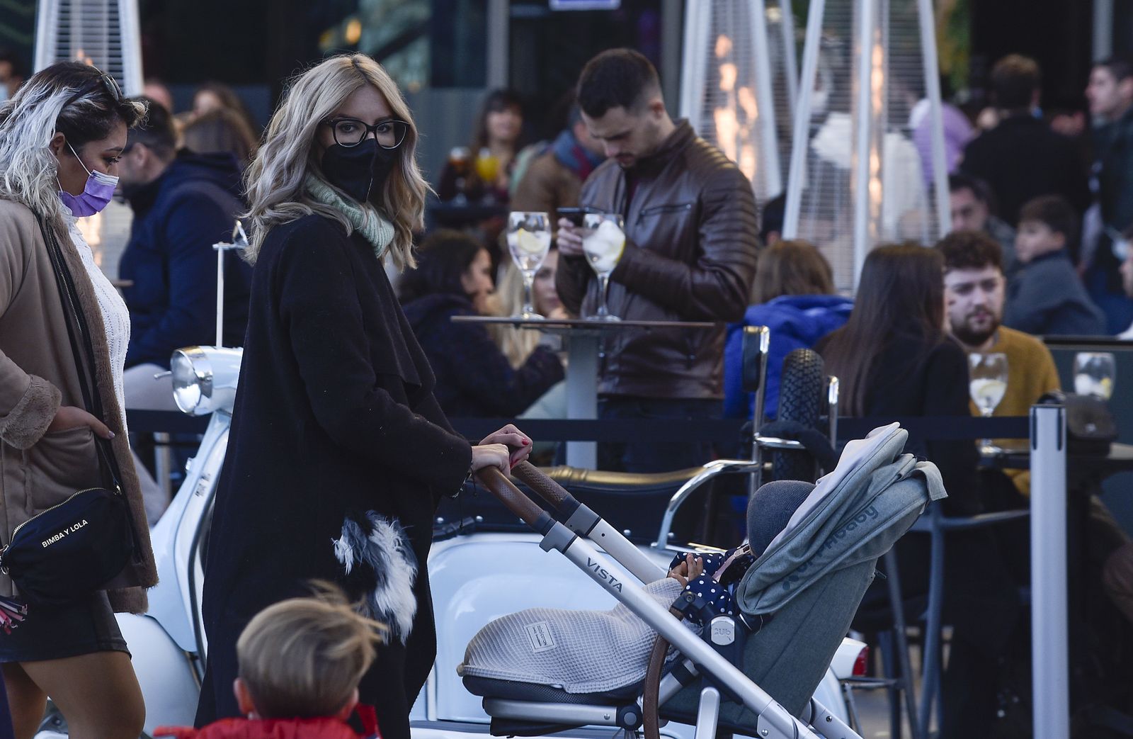 Sábado de ambiente, y encendido de luces de Navidad en Sevilla