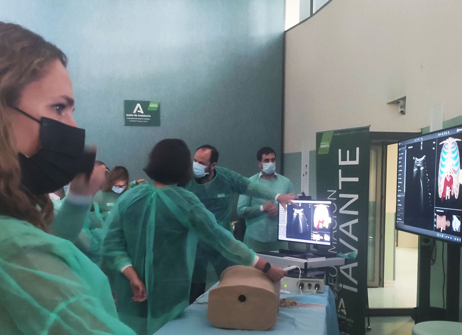 Personal sanitario en un hospital de Granada