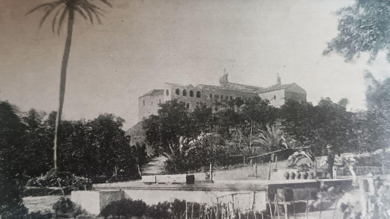 Los jardines, estanque y noria de la antigua huerta que aparece en el libro 'La Rábida'.