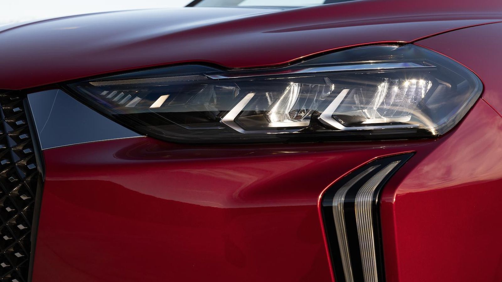 La firma luminica con los leds verticales le da aire de familia. Ahora, los faros son siempre con iluminación por leds.