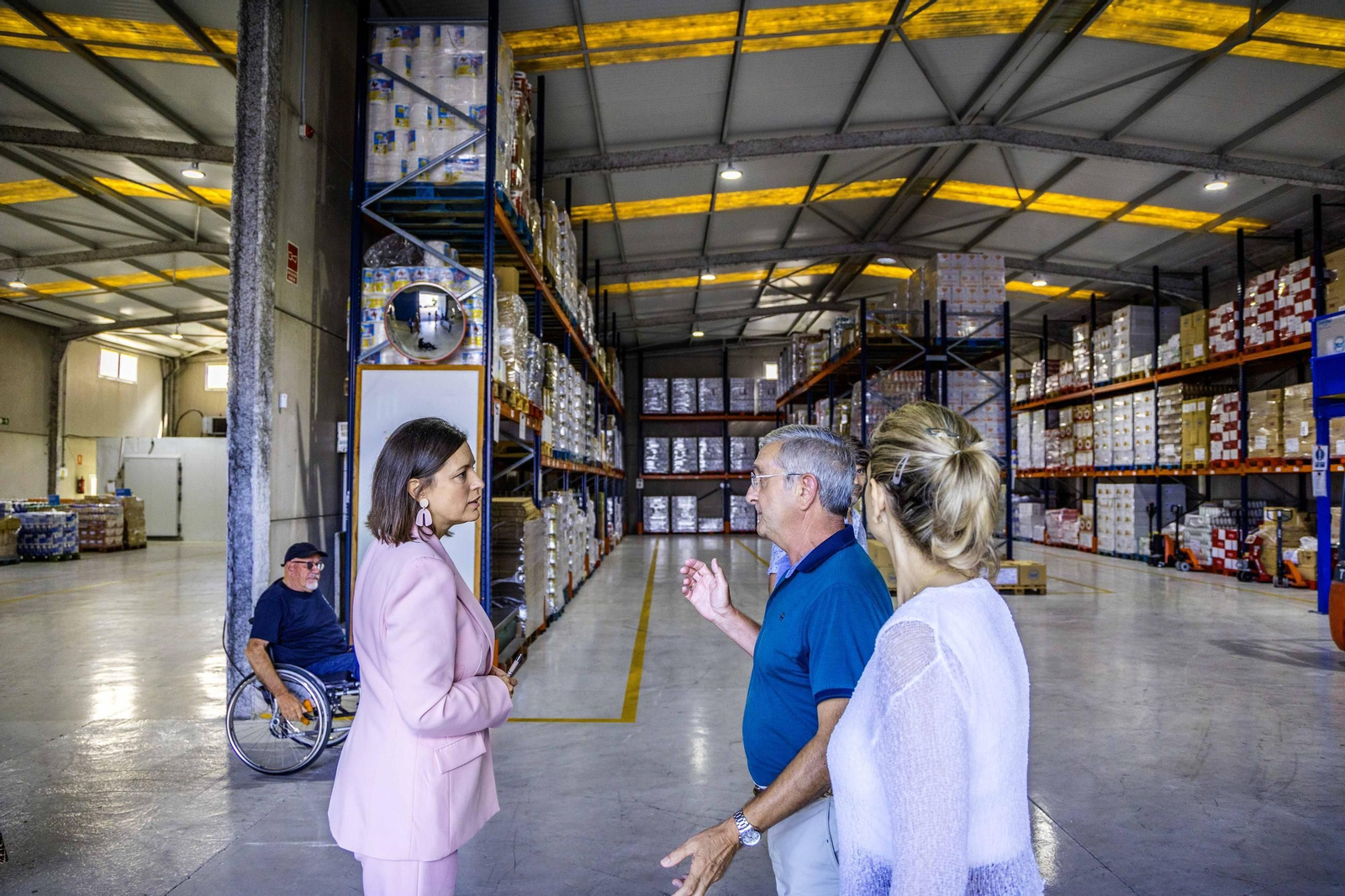 Cavada durante la visita que hizo al Banco de Alimentos de Cádiz