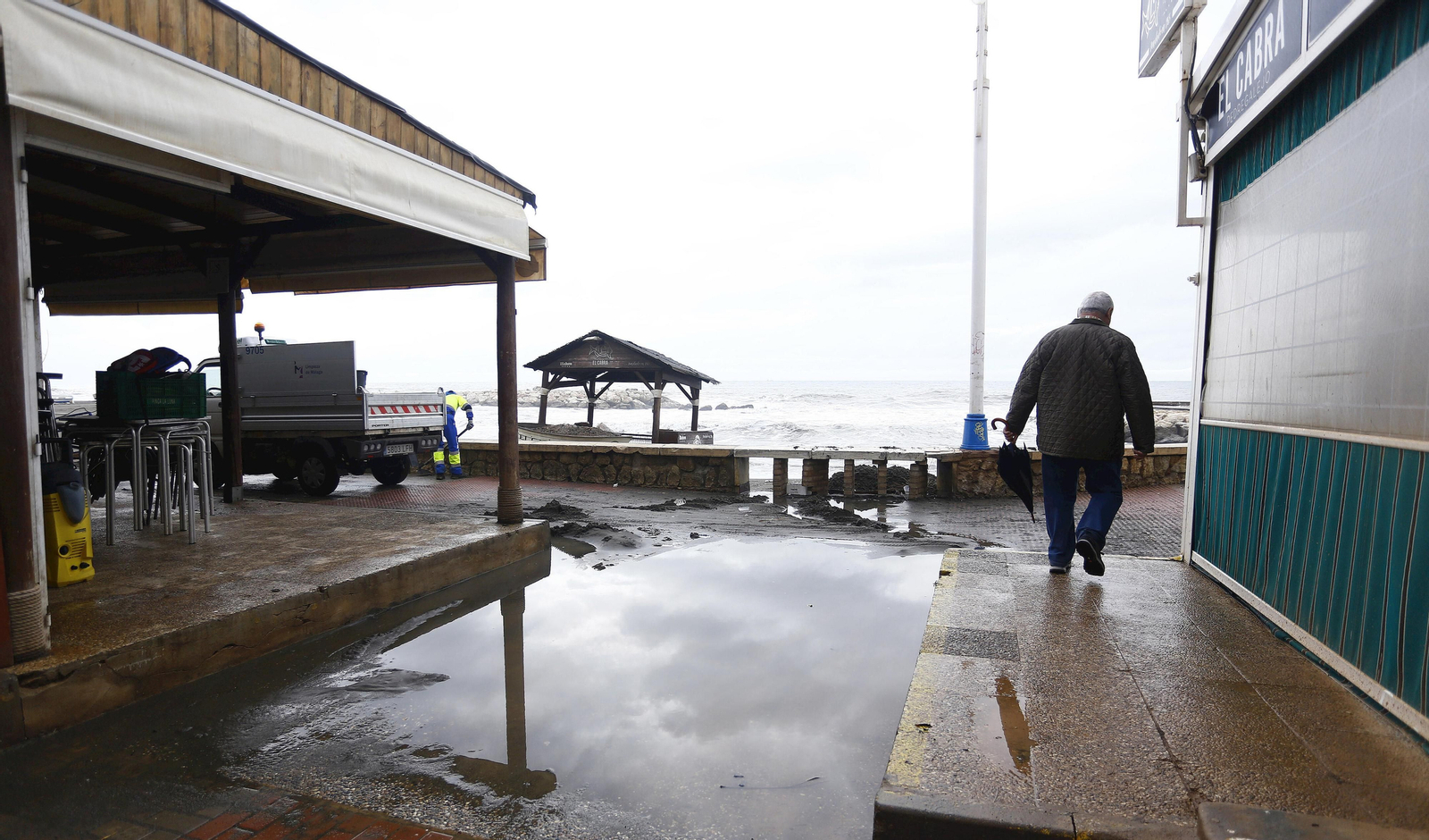 Las fotos de los efectos del temporal en las playas y paseos marítimos de Málaga