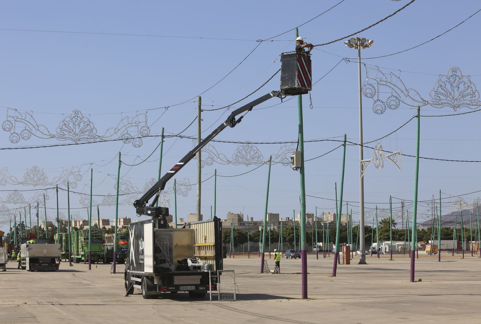 Así avanza el montaje de la Feria de Málaga a poco más de una semana de su inicio (fotos)