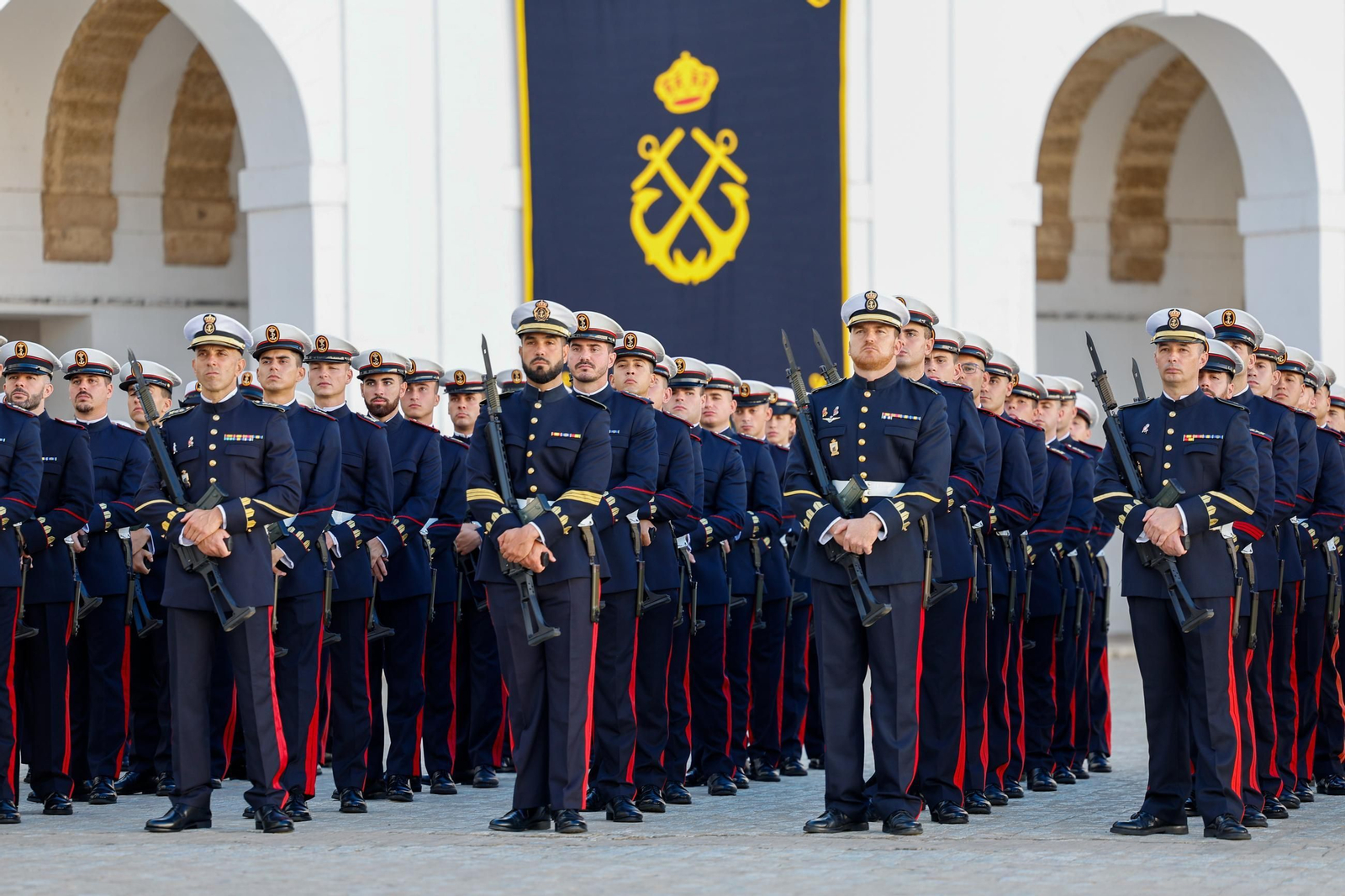 Las condecoraciones a los infantes de marina que participaron en la misión de la DANA, en imágenes