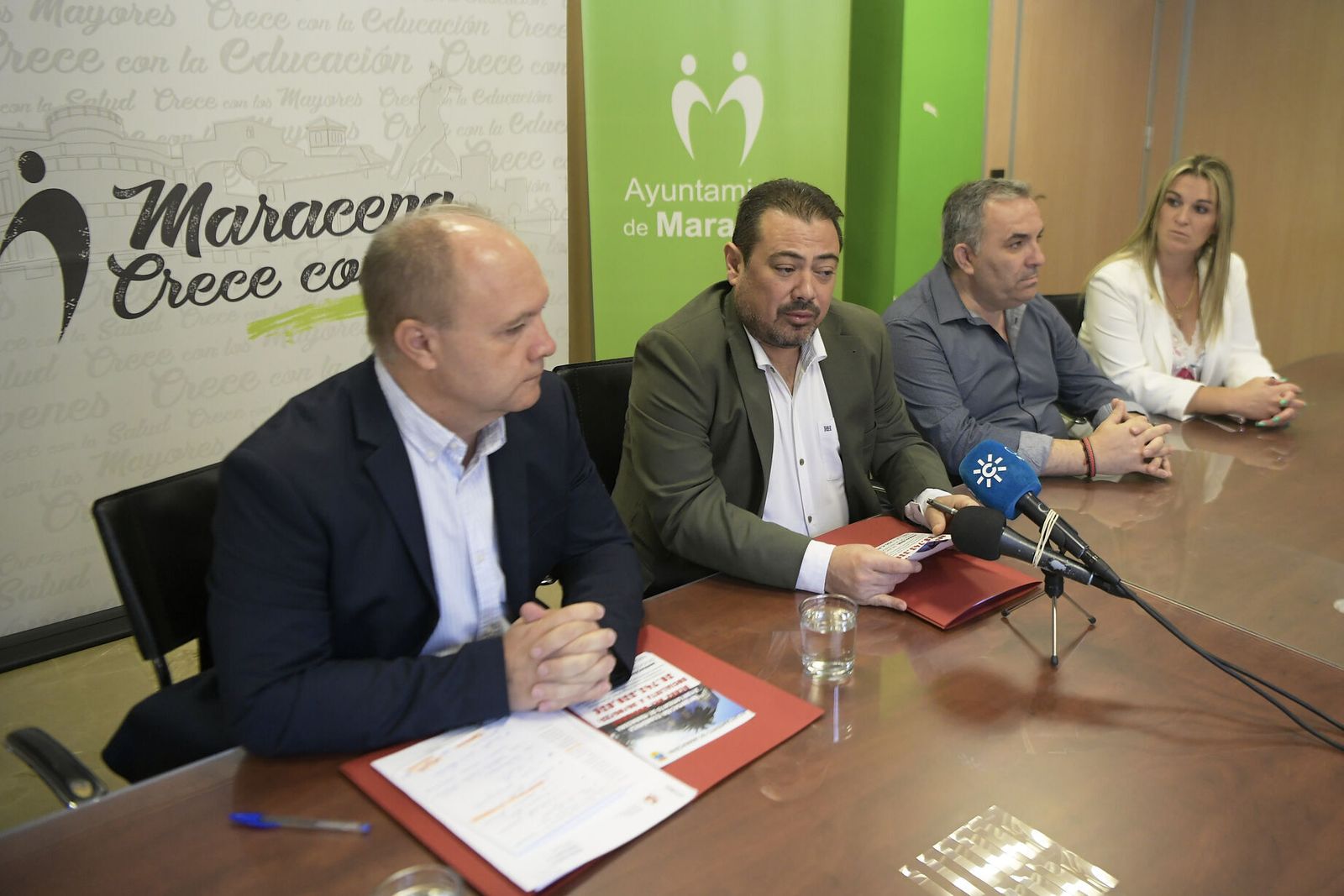 El alcalde, Julio Pérez, y el concejal de Economía y Hacienda, Manuel García, explican la situación económica en la que se encuentra el Ayuntamiento y atienden a los medios