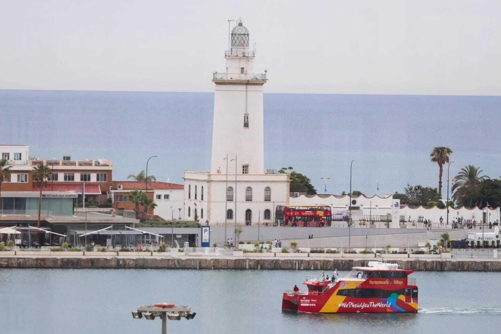 La Farola de Málaga, que es BIC, en fotos