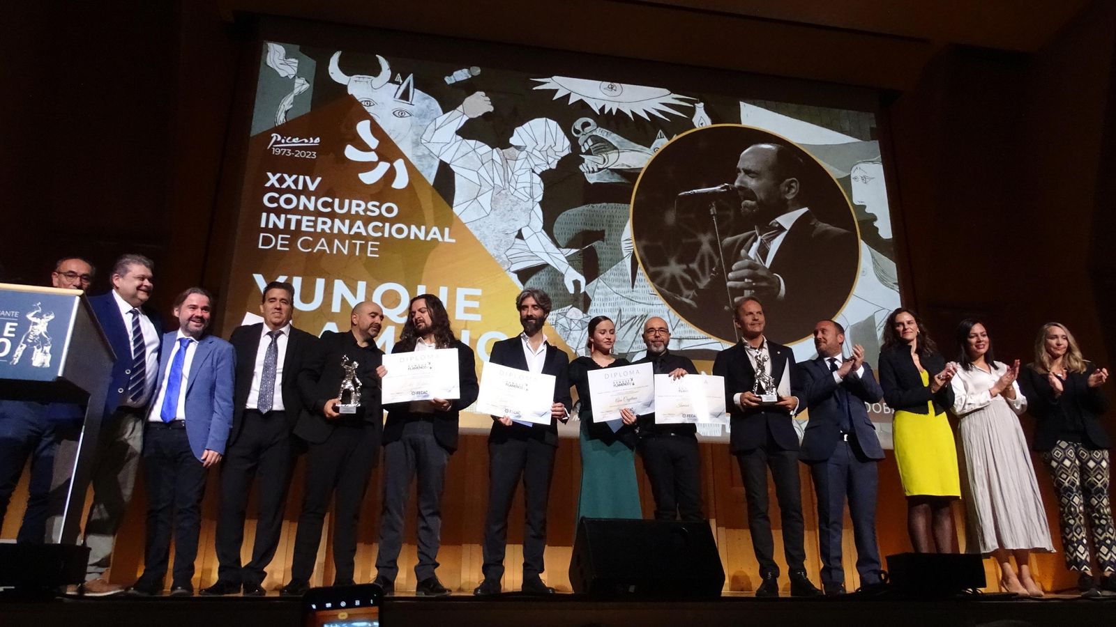 Premiados y autoridades. Premiados y autoridades.