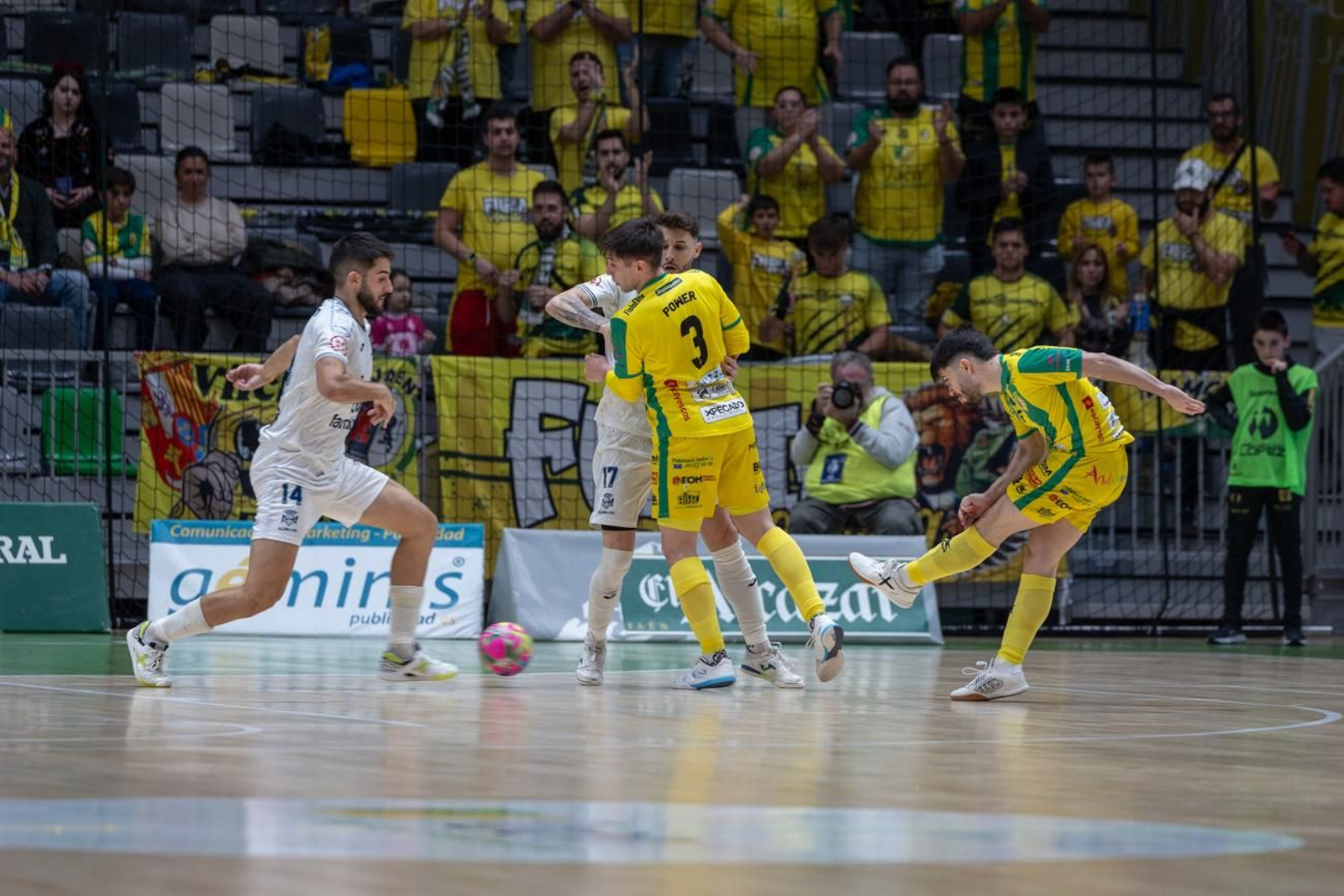 Jaén Paraíso Interior FS  4-3 Family Cash Alzira