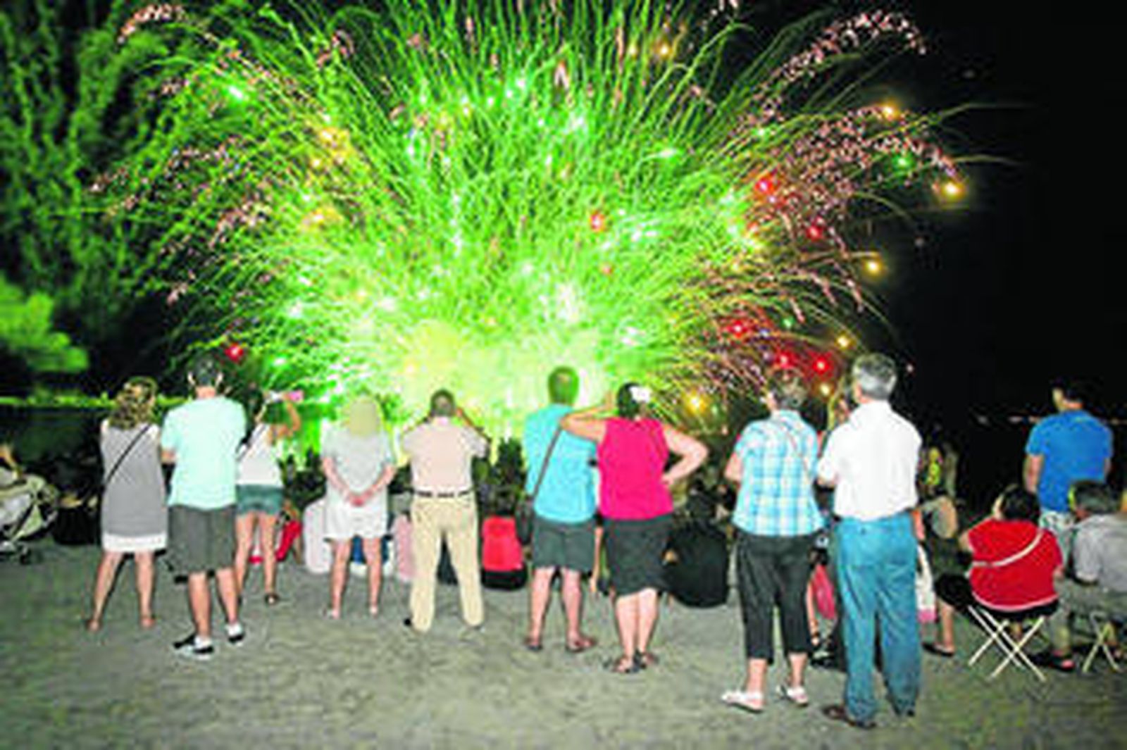 Otro año más, la cita con los fuegos artificiales siempre cuenta con mucha afluencia.