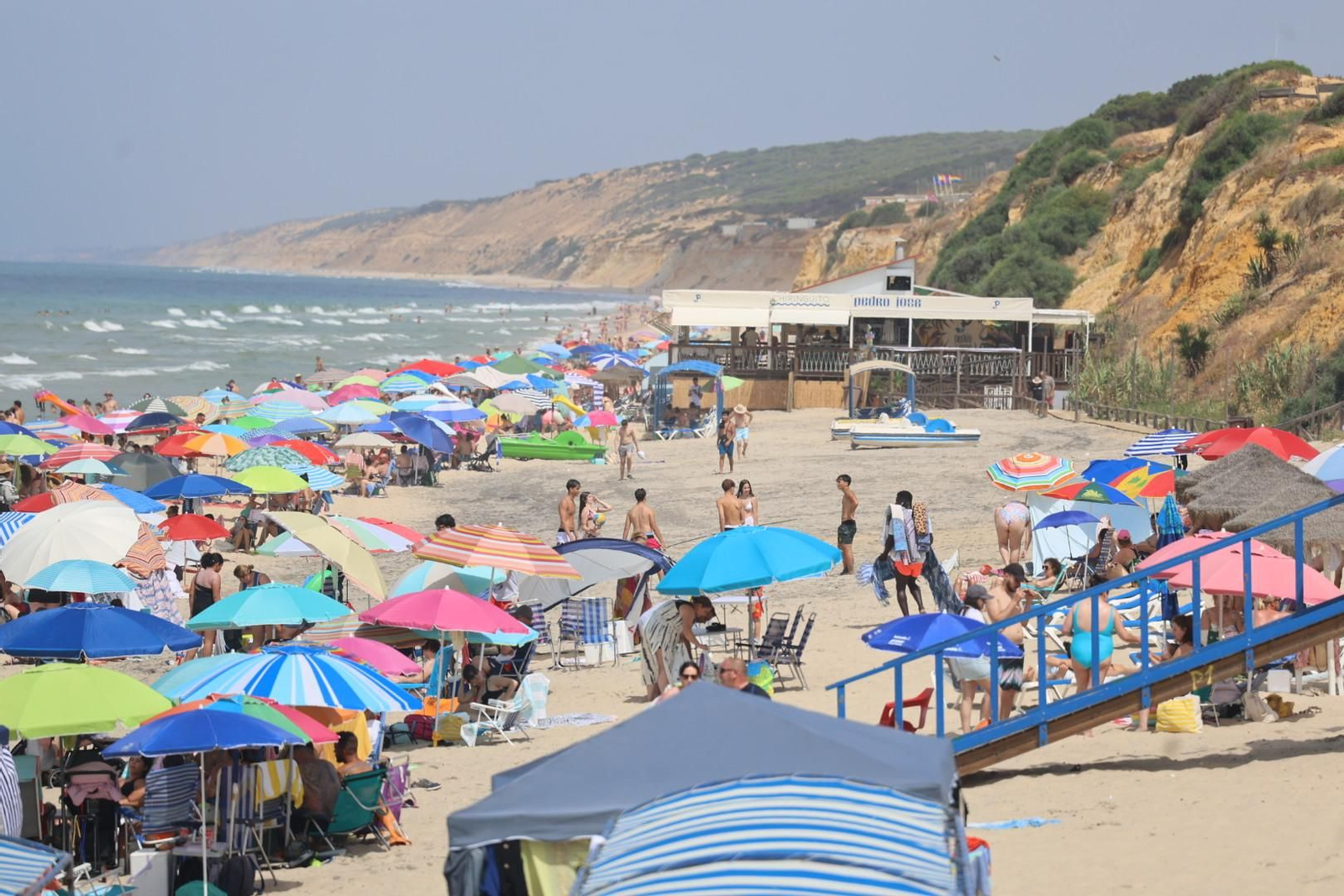 Imágenes del ambiente en las playas de Huelva
