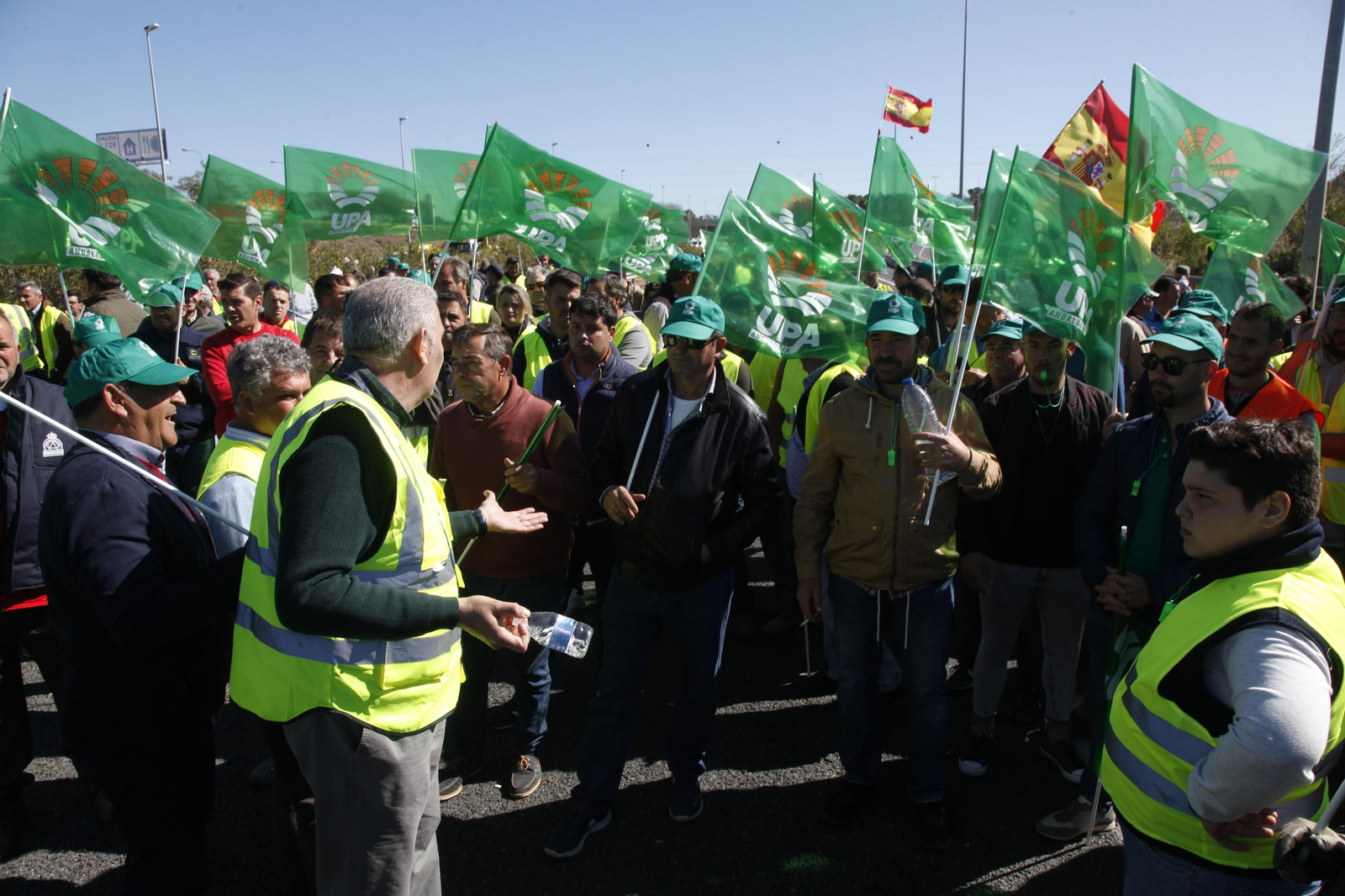 Imágenes de la manifestación de agricultores en el Puente Internacional del Guadiana
