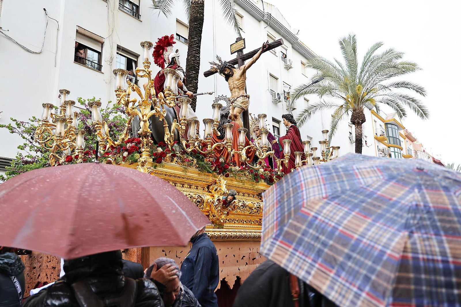 Las mejores imágenes del Martes Santo en Huelva: La Hermandad de La Lanzada
