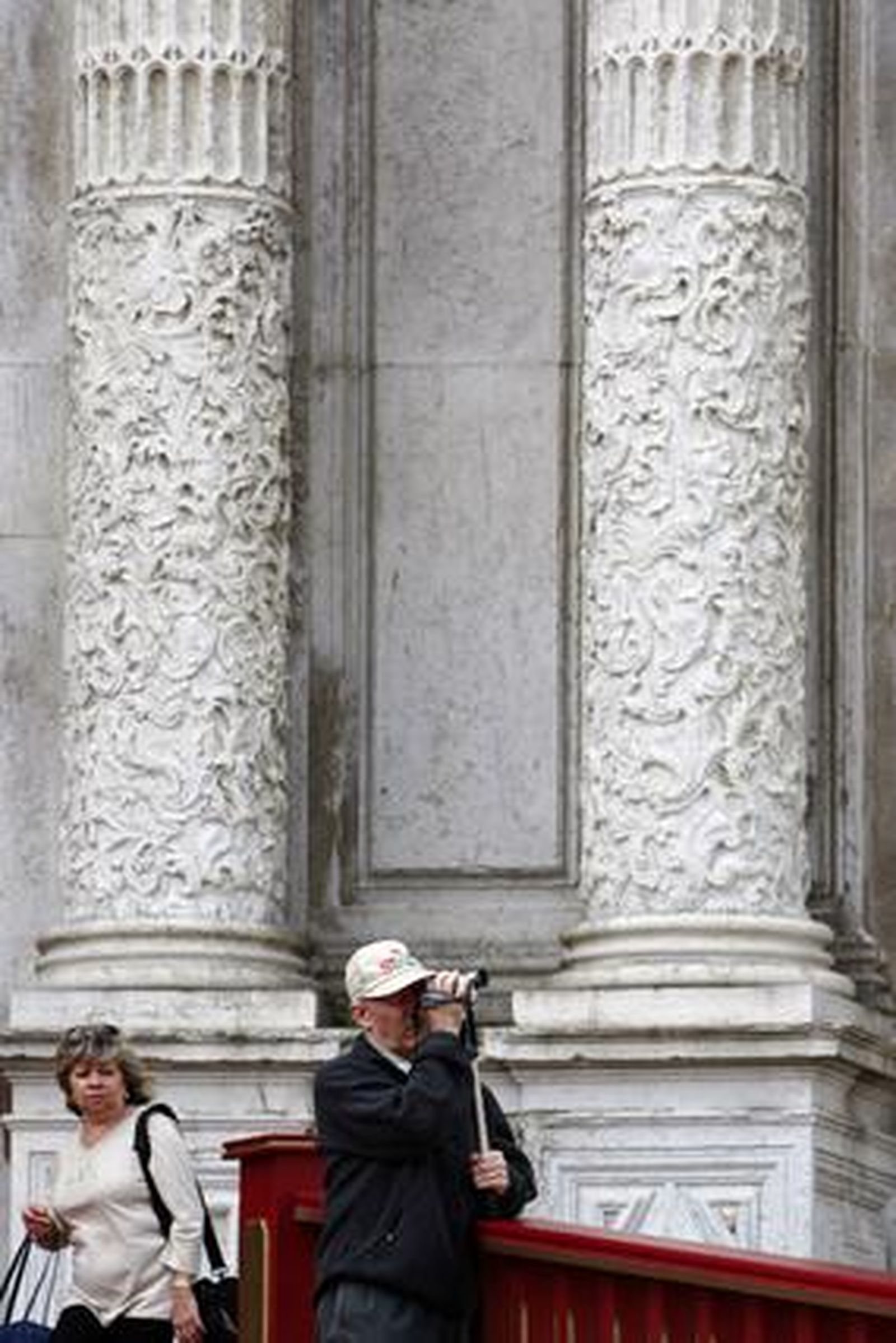 Unos 3.000 cruceristas visitan Cádiz con las escalas del ´Eurodam´ y ´Le Diamant´ en el mes por excelencia de los cruceros. 

Foto: Jose Braza