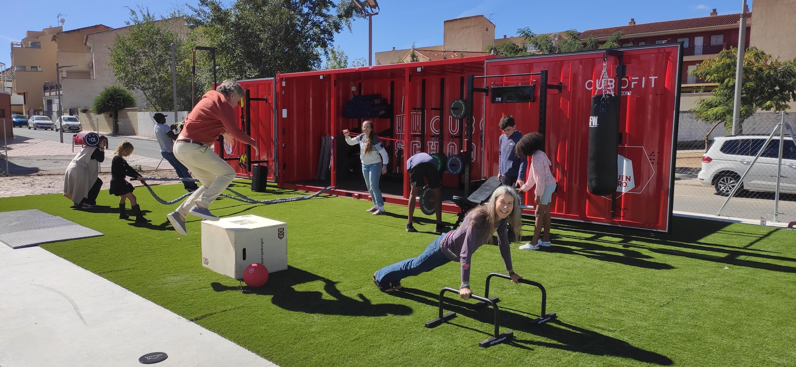 Varios usuarios del cubofit de Churriana de la Vega.