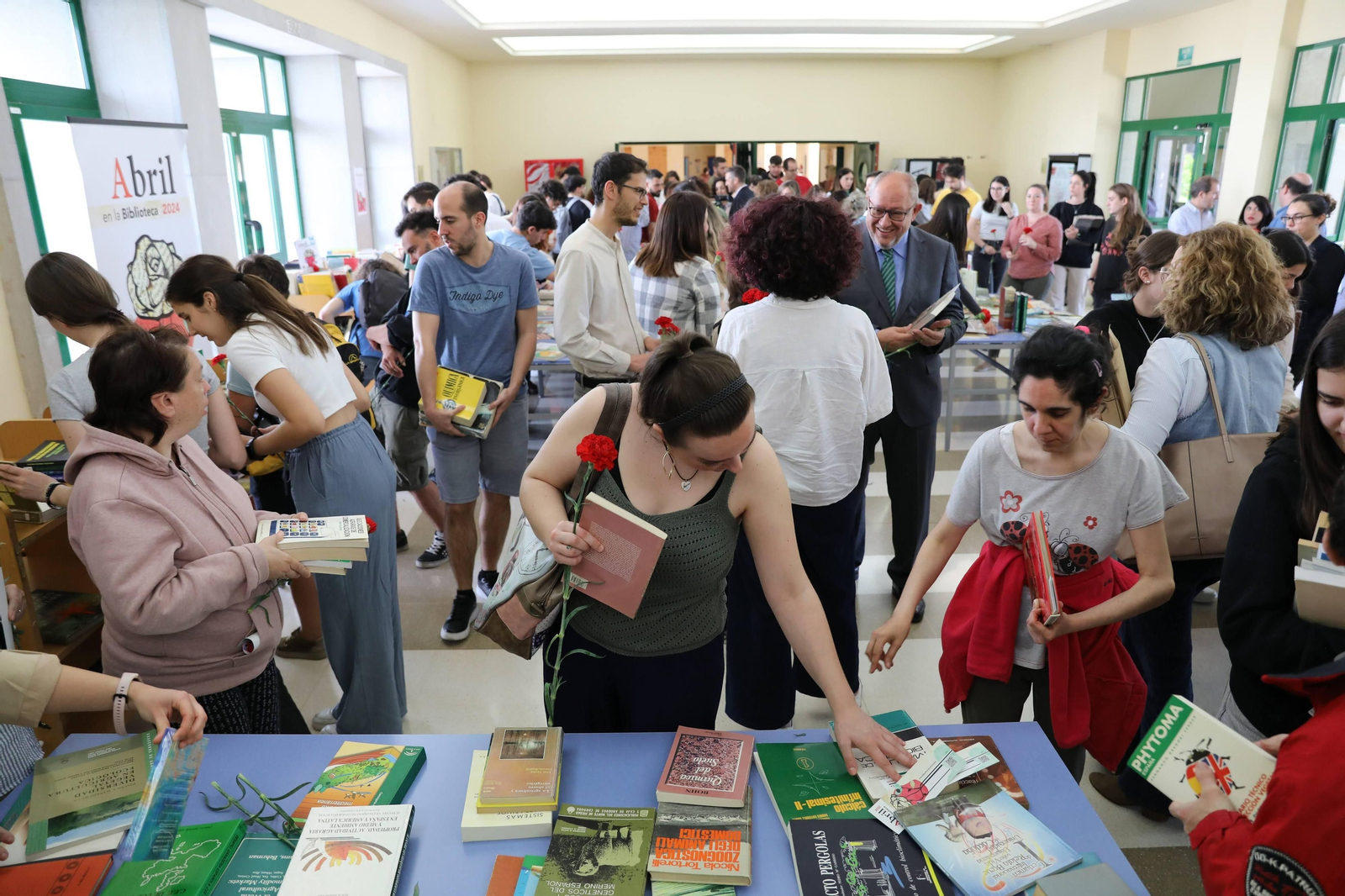 La Universidad de Córdoba celebra el Día del Libro, en imágenes