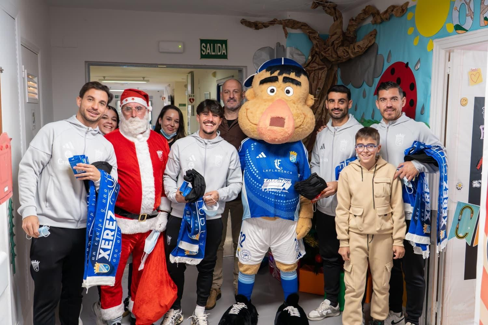 Las fotos de la visita del Xerez CD al Hospital de Jerez