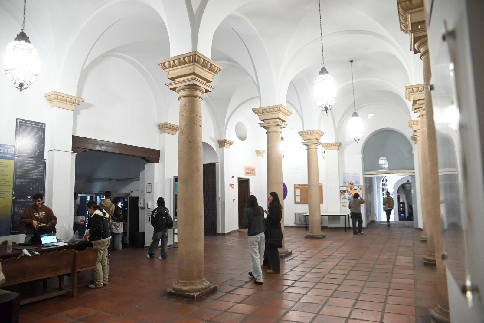 Las mejores imágenes de la Facultad de Filosofía y Letras de la Universidad de Córdoba Las mejores imágenes de la Facultad de Filosofía y Letras de la Universidad de Córdoba