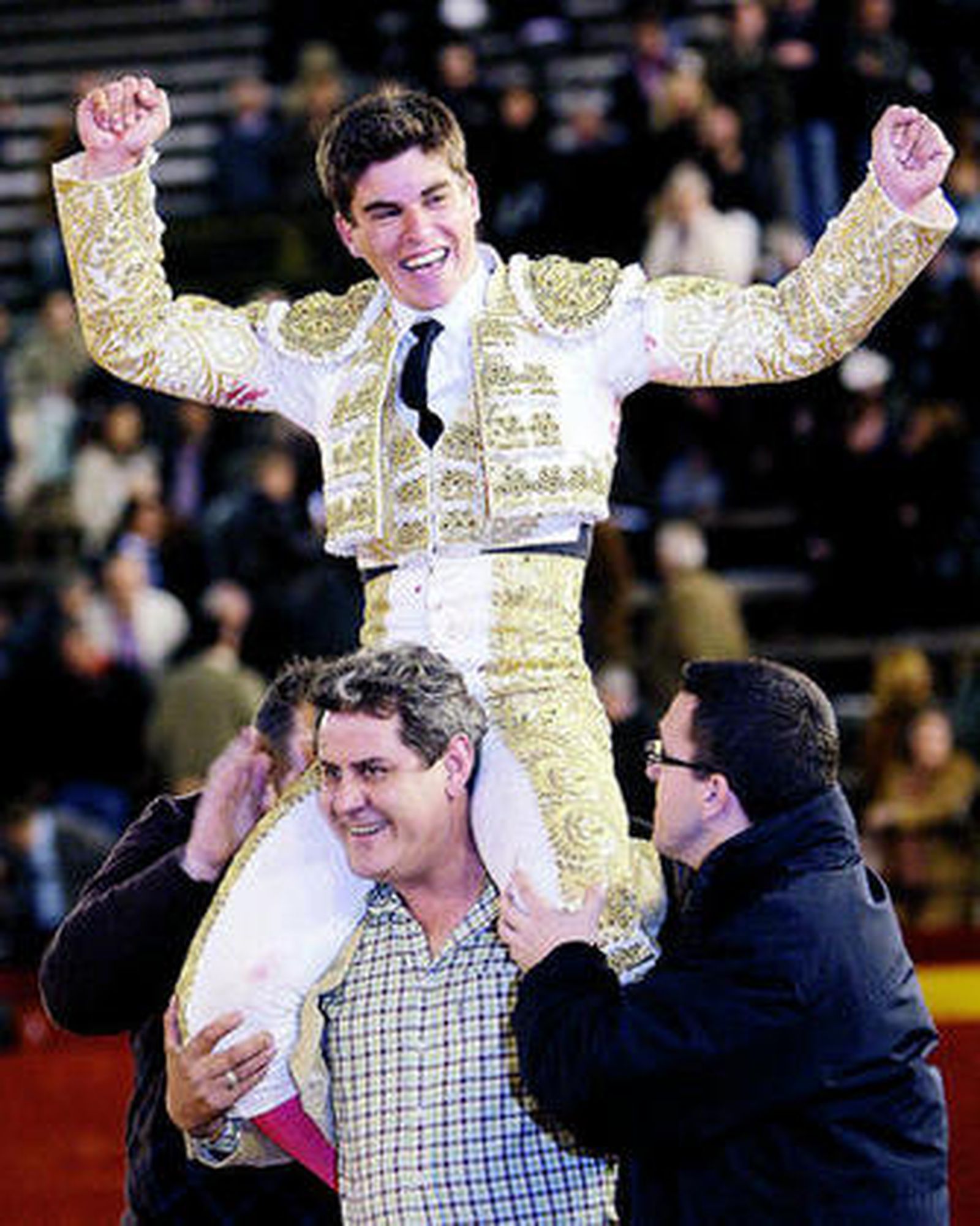 Rubén Pinar, a hombros.