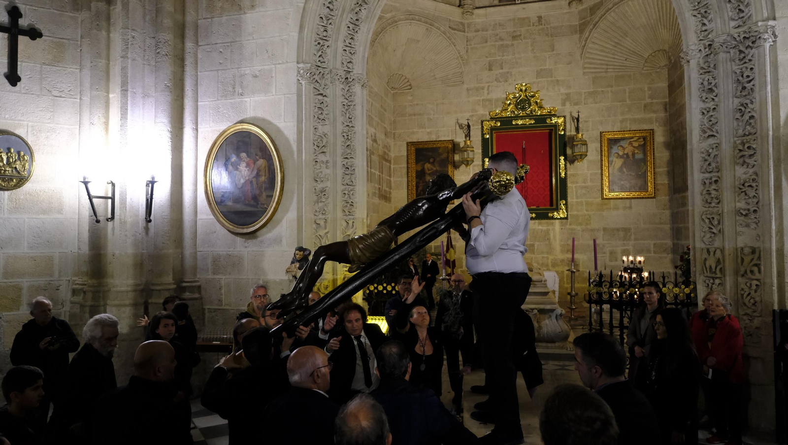 Vía Crucis del Cristo de la Escucha en la Semana Santa de Almería 2025