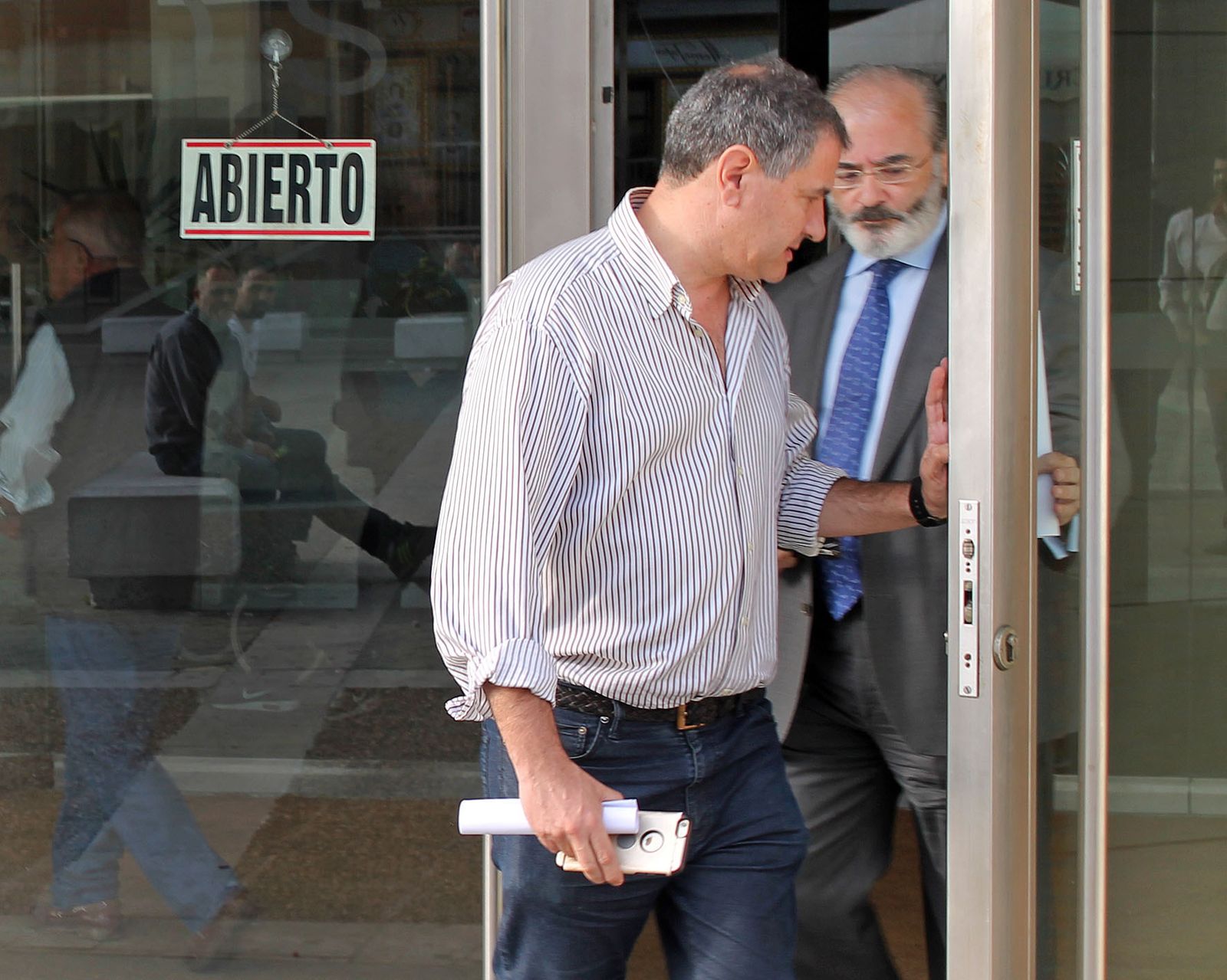 El ex alcalde de Chipiona, Manuel García, a su salida de los juzgados en octubre de 2016