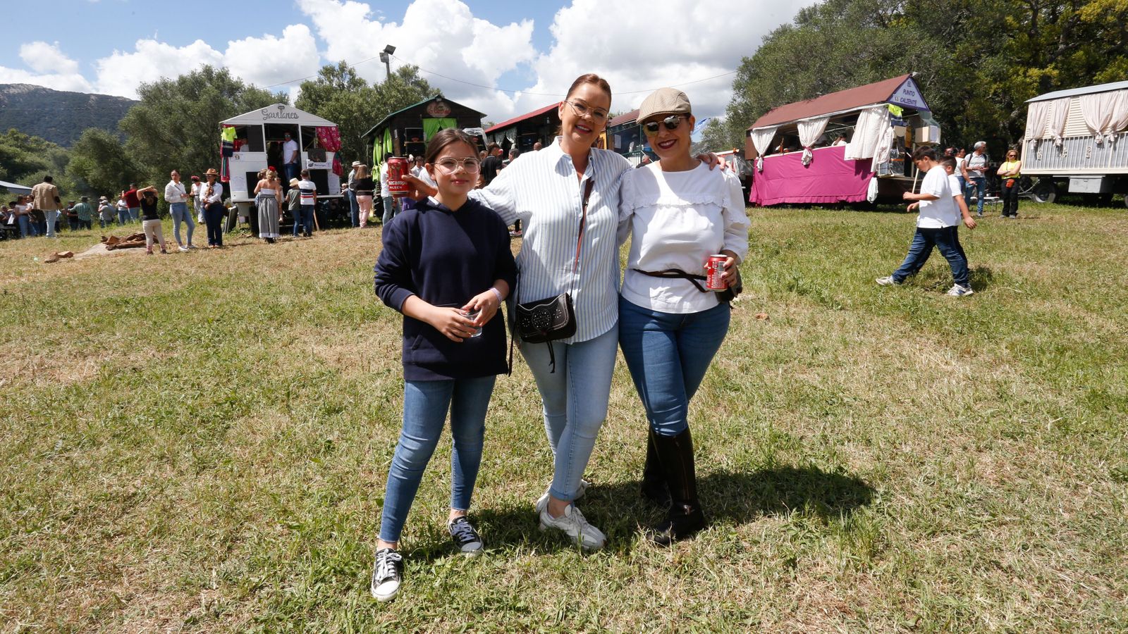 Búscate en las fotos del domingo en la romería de Los Barrios