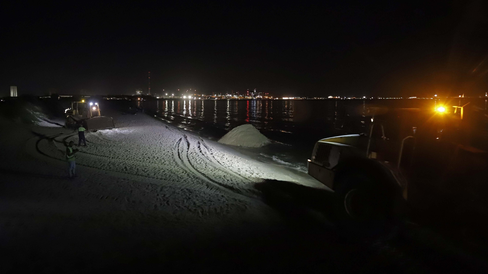 Fotos del trasvase de arena en El Rinconcillo