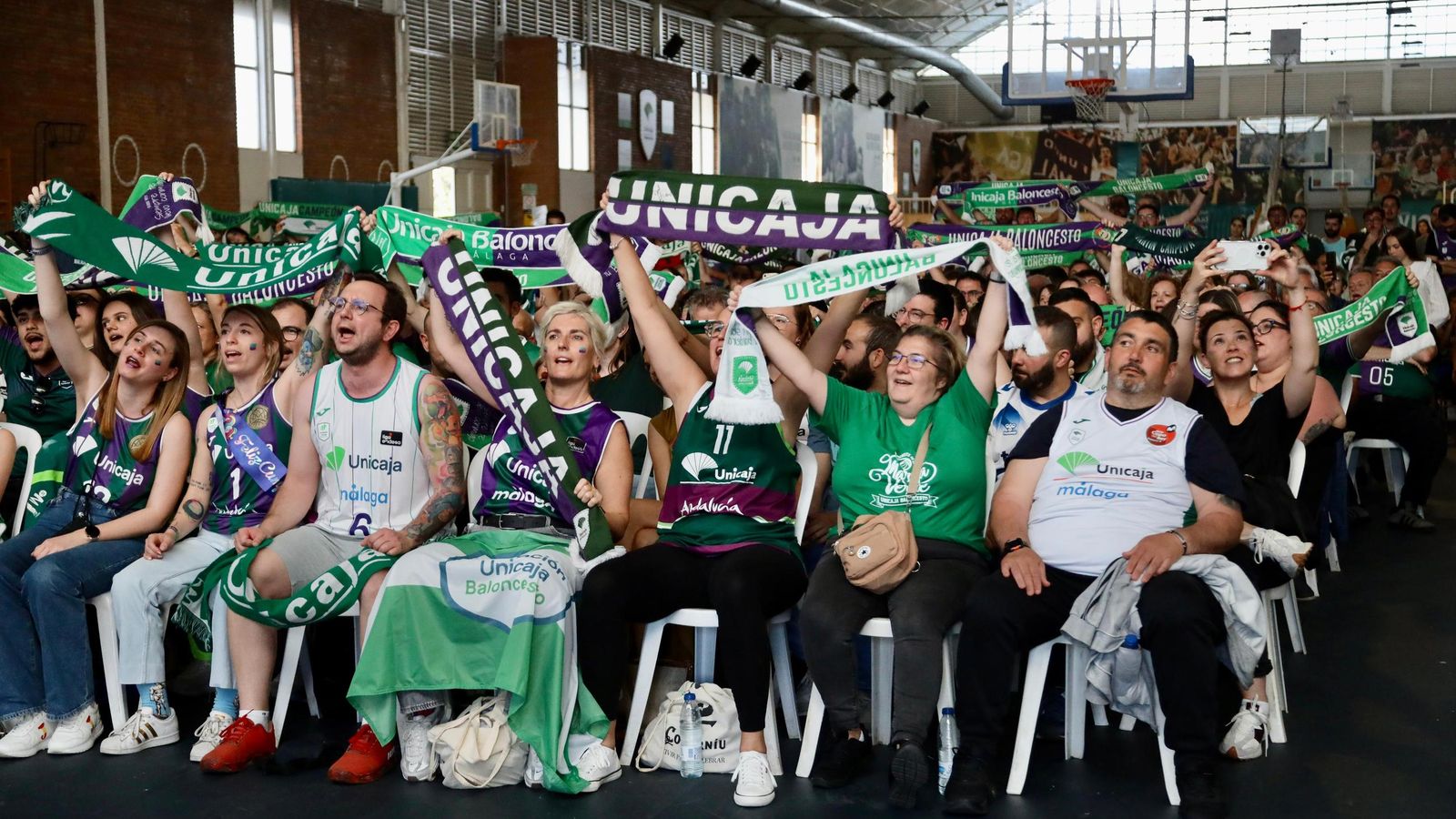 La locura en Los Guindos: ¡Búscate durante la final de BCL del Unicaja!