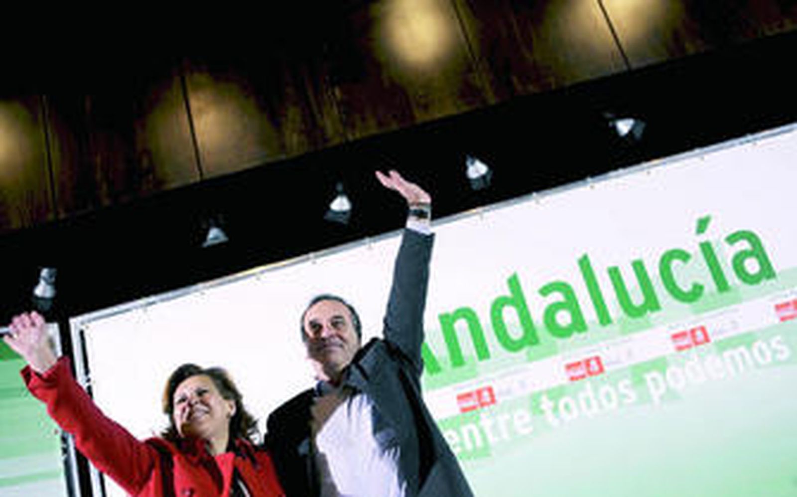 La consejera de Cultura de la Junta, Rosa Torres, y el portavoz del PSOE en el Congreso, José Antonio Alonso, ayer en Málaga.