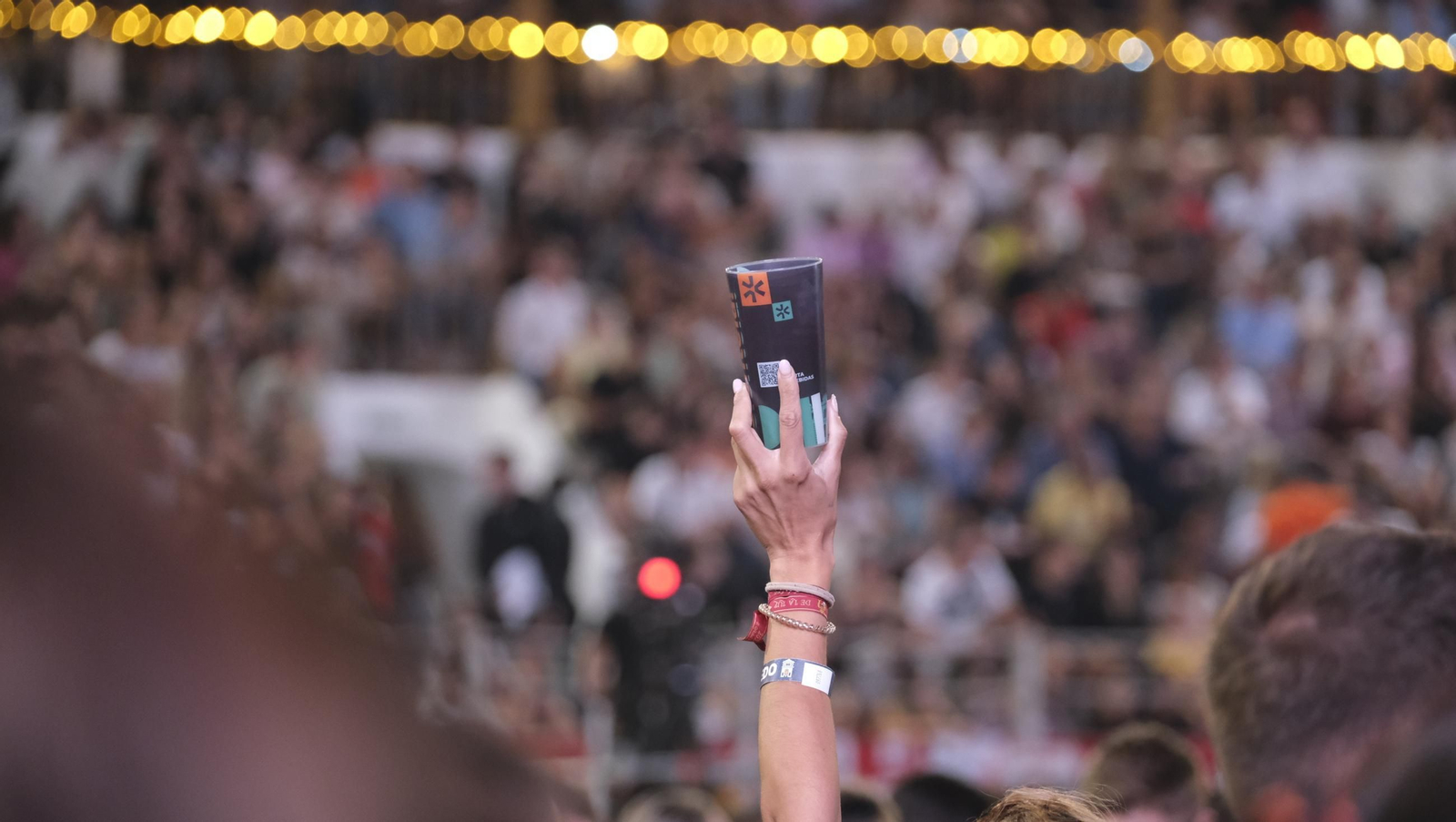 El concierto de Melendi llena de fans la Plaza de Toros de Almería, en imágenes