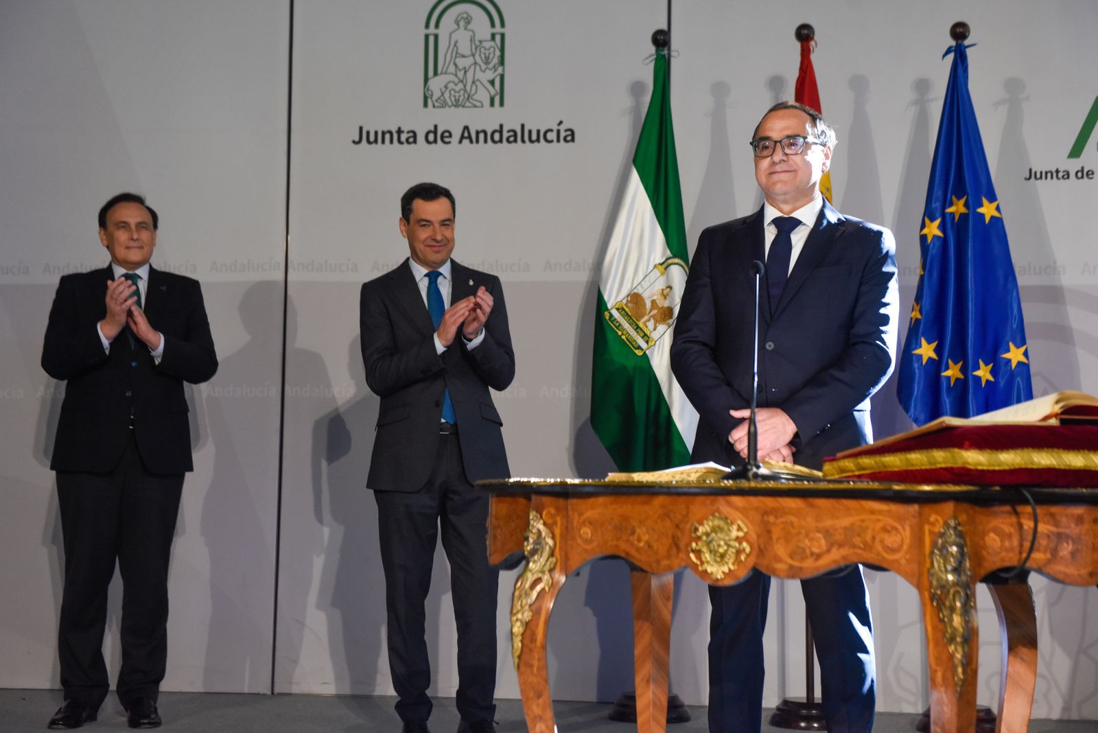 El rector de la Universidad de Almería, José Joaquín Céspedes, ha tomado posesión de su cargo