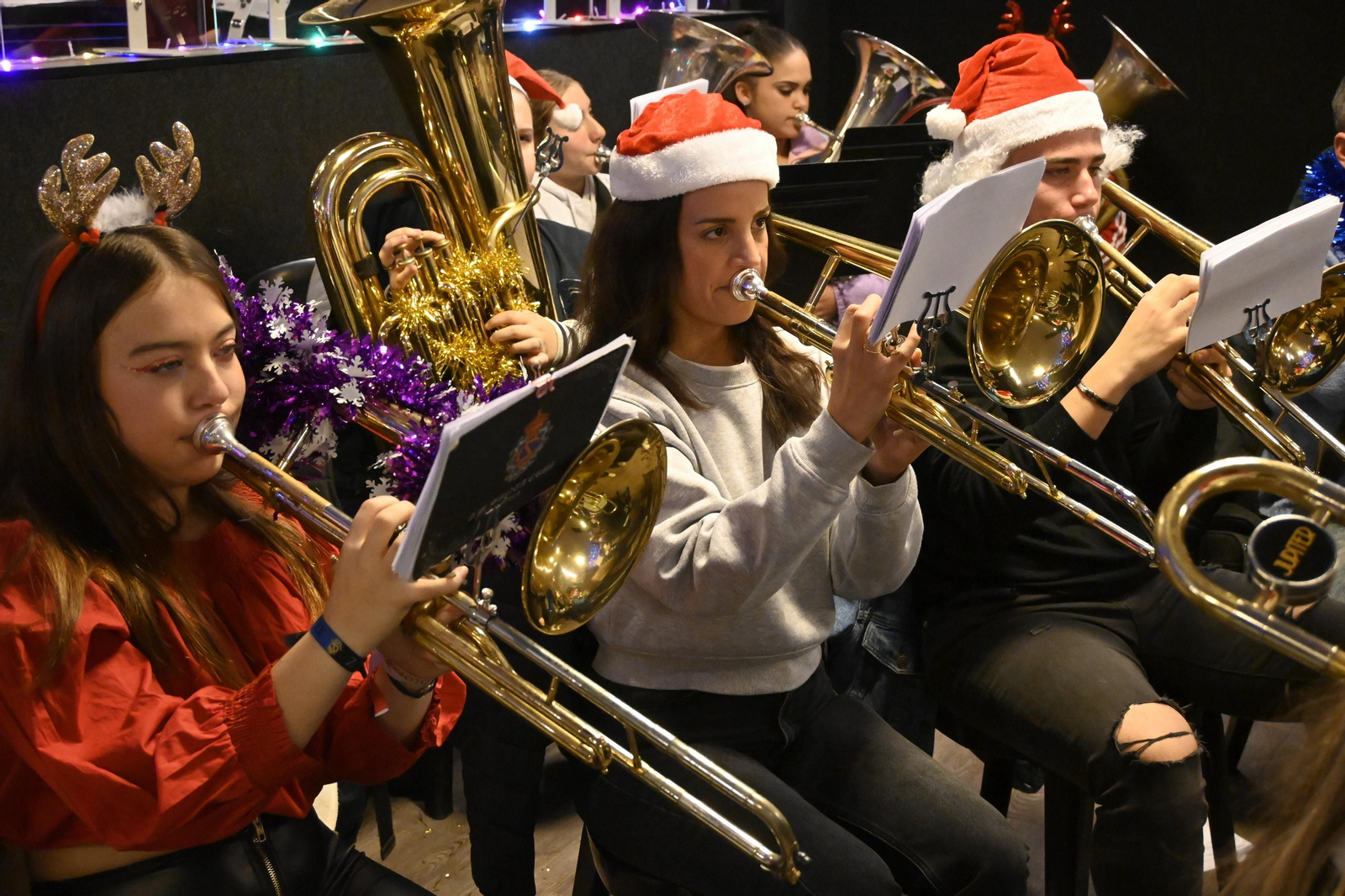Ensayo preparatorio de la AM Santa Cruz para la cabalgata de Reyes Magos, en Imágenes