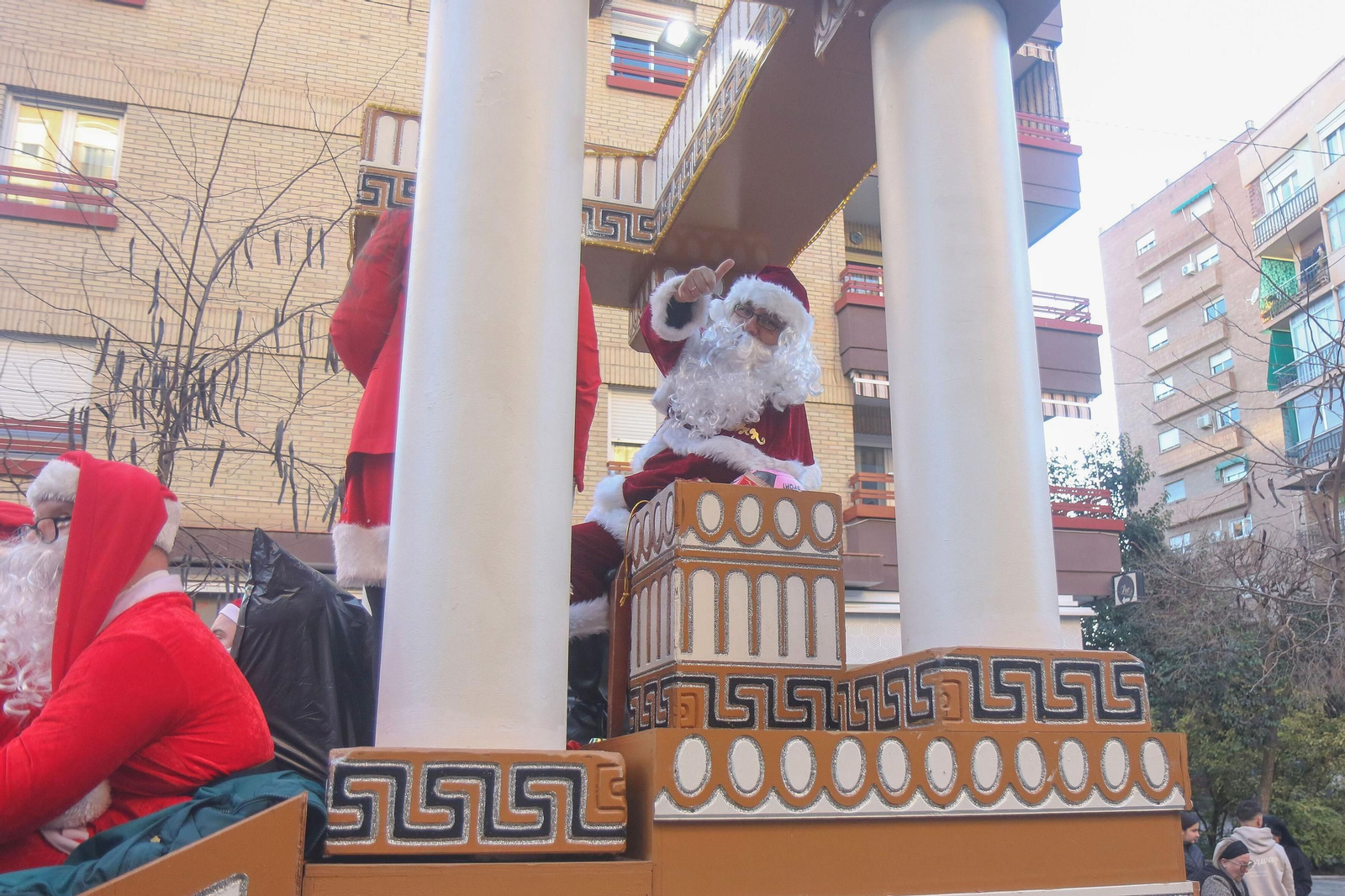 Las mejores imágenes de la cabalgata de Papá Noel en Granada