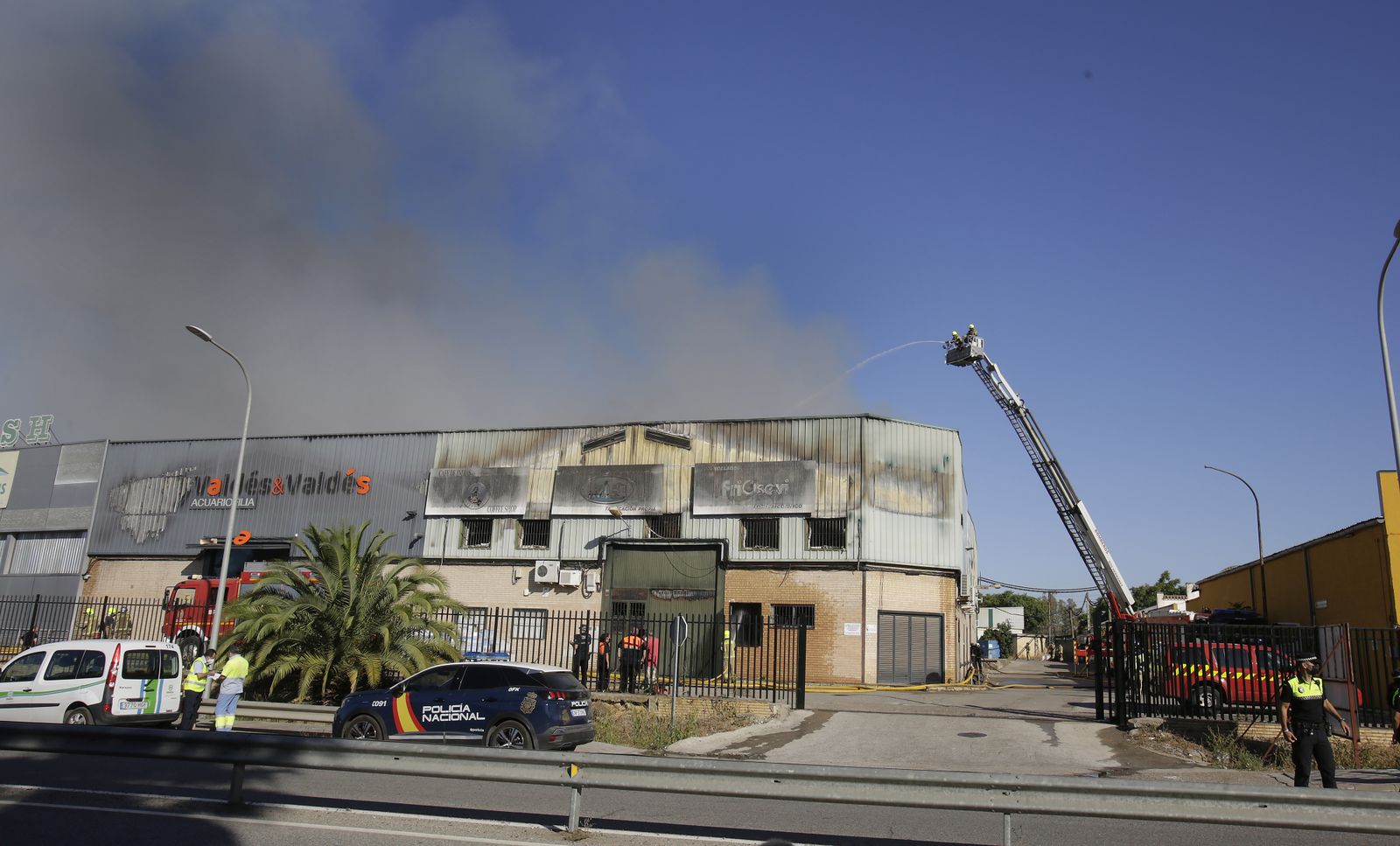 Incendio en el polígono de Fuente del Rey