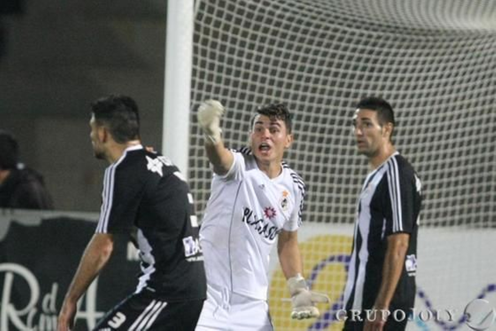 Mateo da instrucciones a sus compañeros. 

Foto: Paco Guerrero