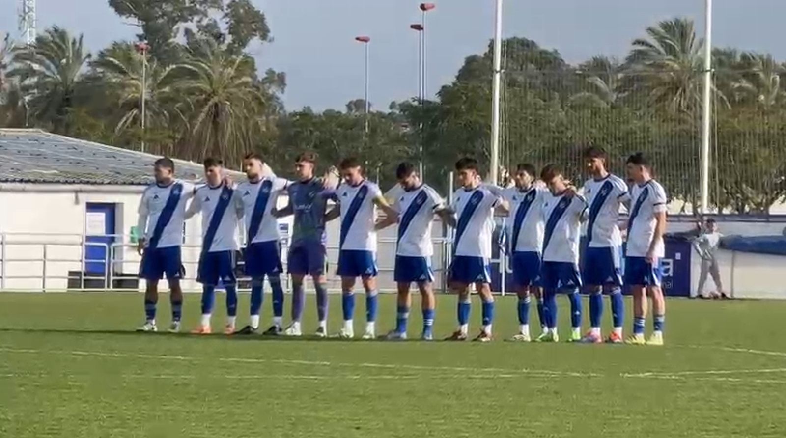 Emotivo minuto de silencio en el Atlético Onubense-Ceuta B