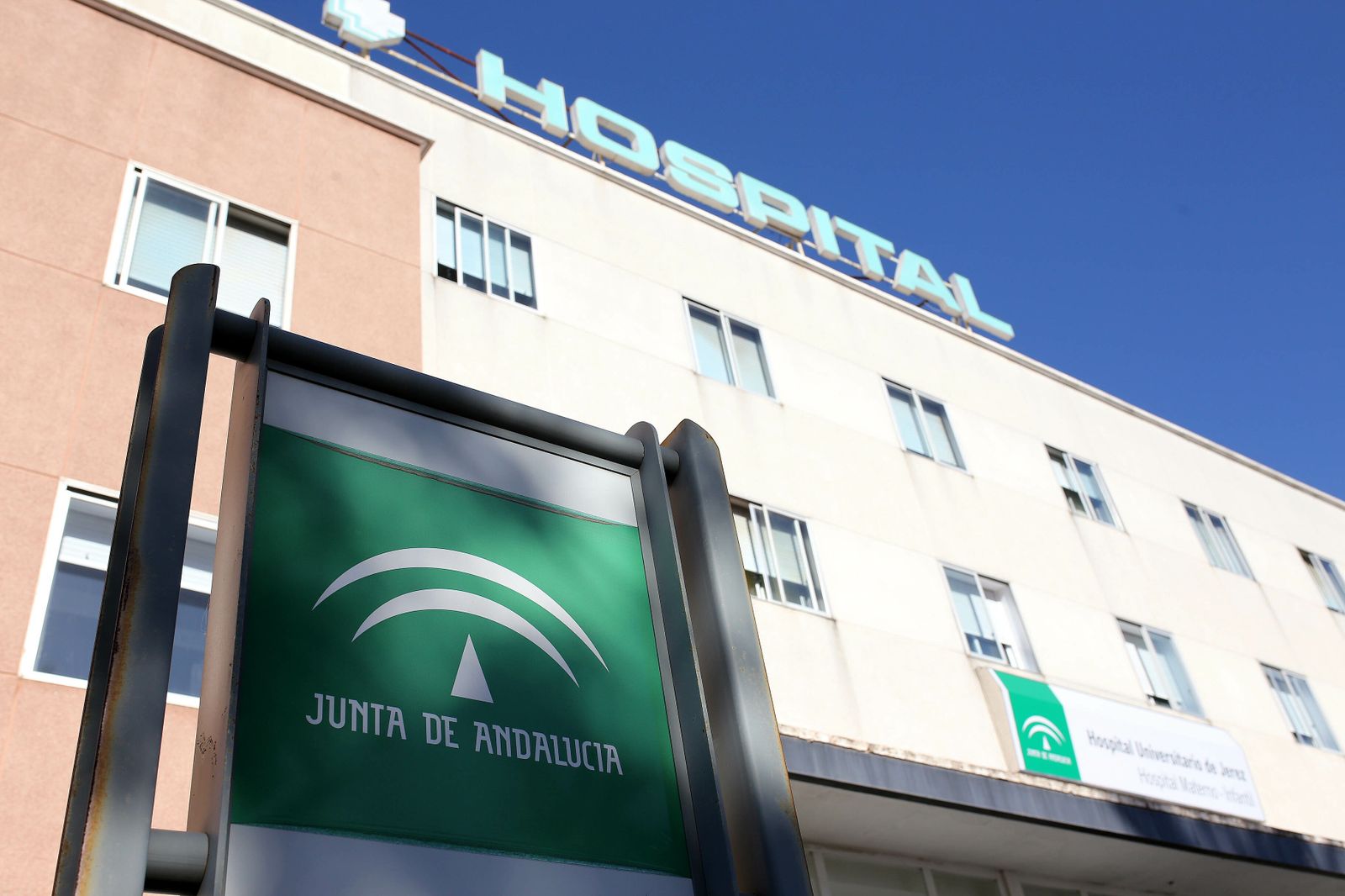 Imagen de la fachada del hospital de Jerez.