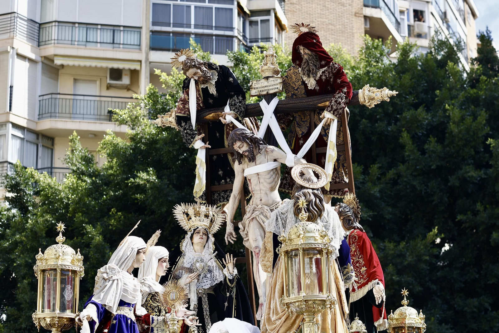 Descendimiento en el Viernes Santo de Málaga, en imágenes