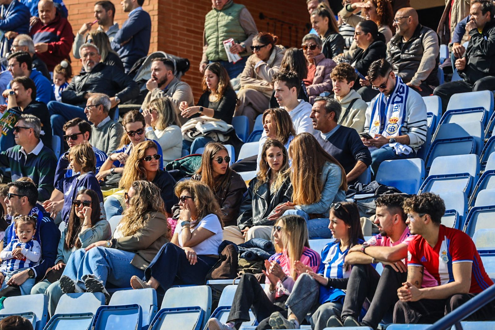 Búscate en las gradas del Nuevo Colombino durante el Recre-Deportiva Minera