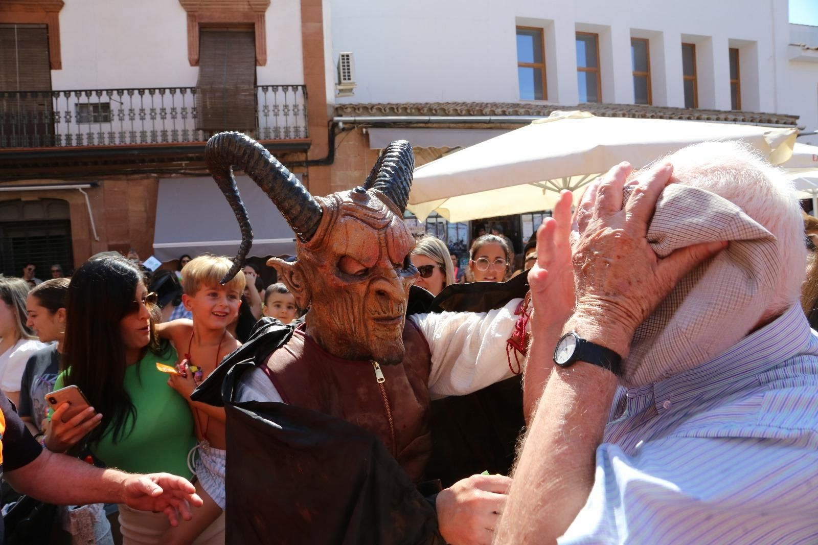 Las mejores imágenes de la fiesta de la Diablilla en Montoro: sustos, diversión y un espectacular tobogán gigante