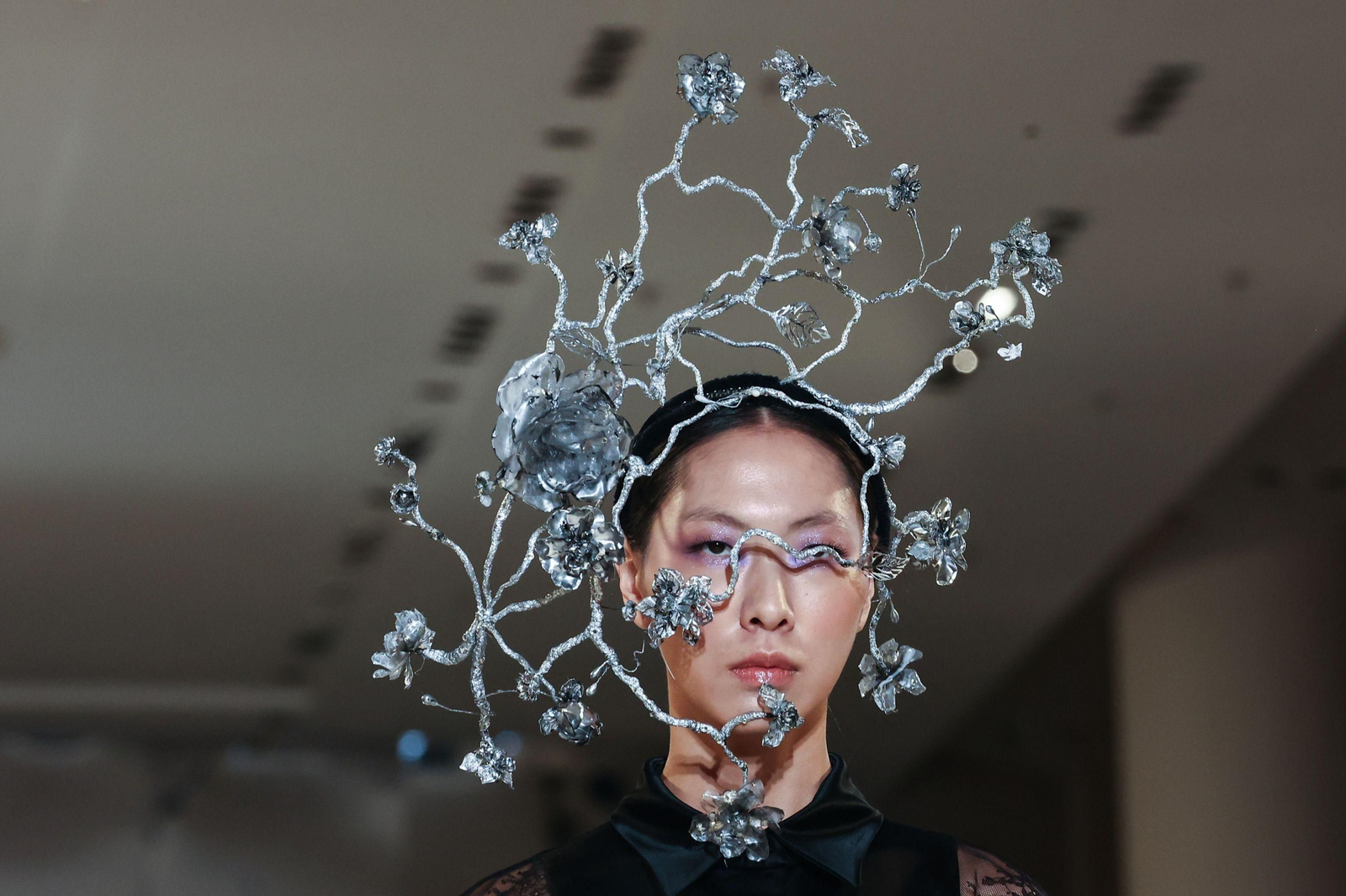 Juana Martín presenta su colección 'La Rosée' en la pasarela de Alta Costura de París, en imágenes