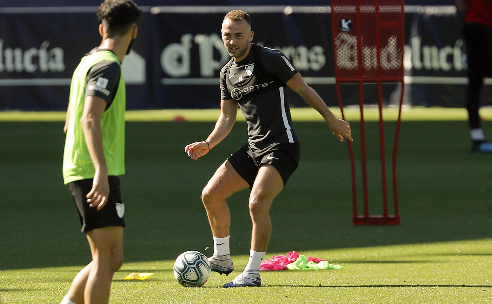 Los fotos del primer entrenamiento del Málaga CF por grupos Los fotos del primer entrenamiento del Málaga CF por grupos