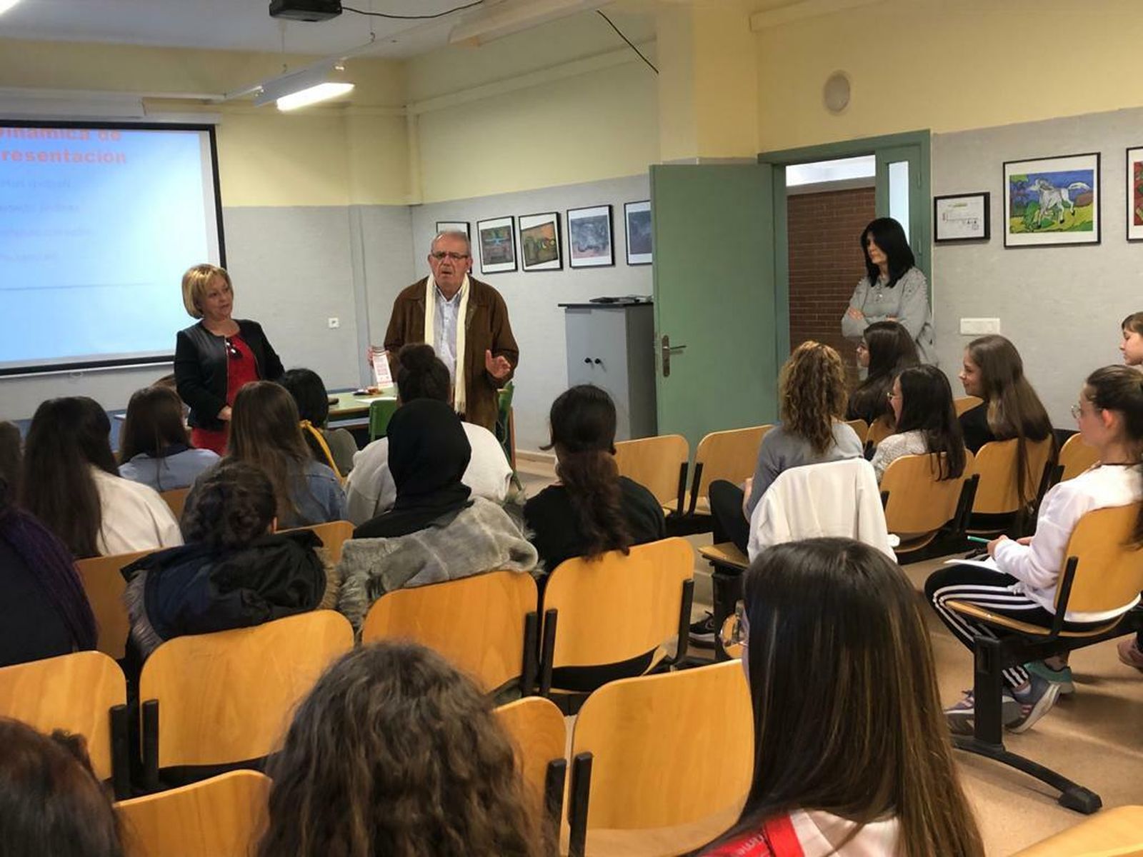 Talleres para aprender a identificar los delitos contra chicas adolescentes