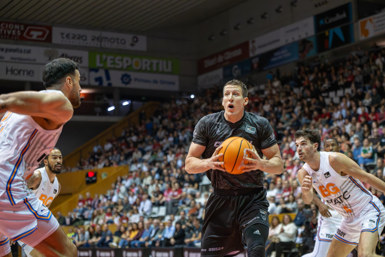 Las imágenes del Bàsquet Girona-Covirán Granada