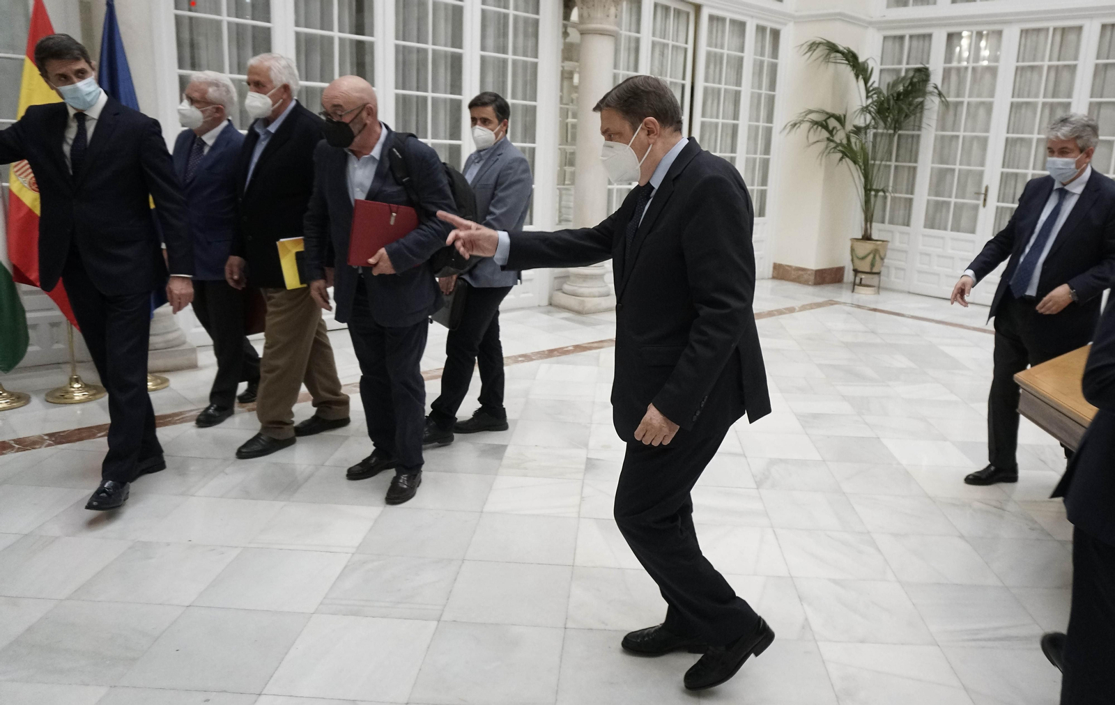 Planas y los representantes de las organizaciones agrarias, justo antes de la reunión